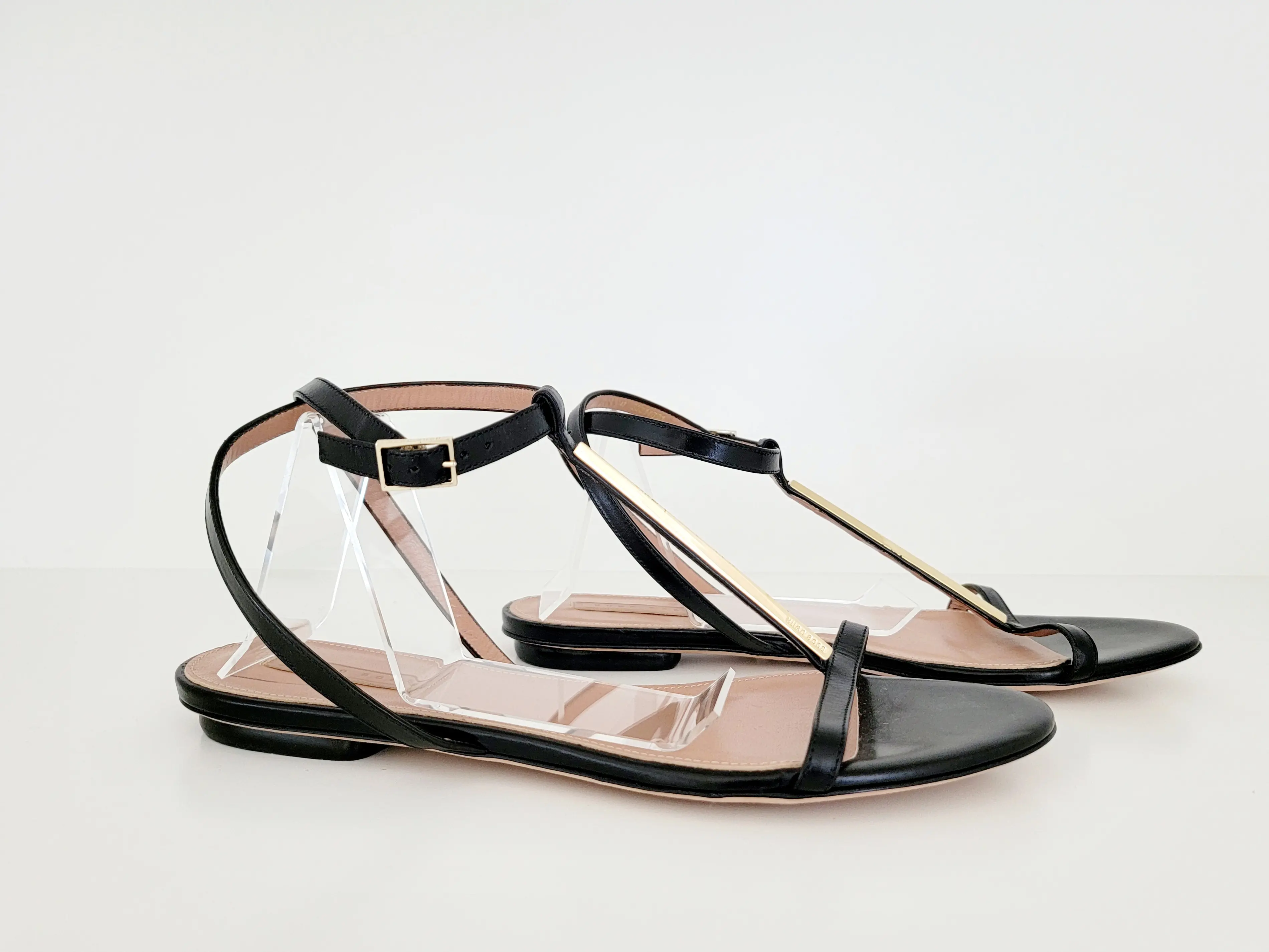 Neue Hugo Boss Sandalen | LOOP Marketplace