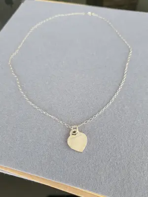 Tiffany & Co. Halsband mit Herzanhänger | LOOP-Marktplatz