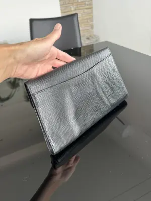 Louis Vuitton Clutch | LOOP-Marktplatz