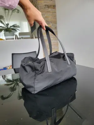 Kleine Prada Nylon Bowling Tasche | LOOP-Marktplatz