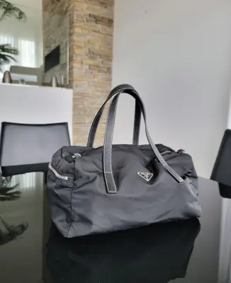 Kleine Prada Nylon Bowling Tasche | LOOP-Marktplatz