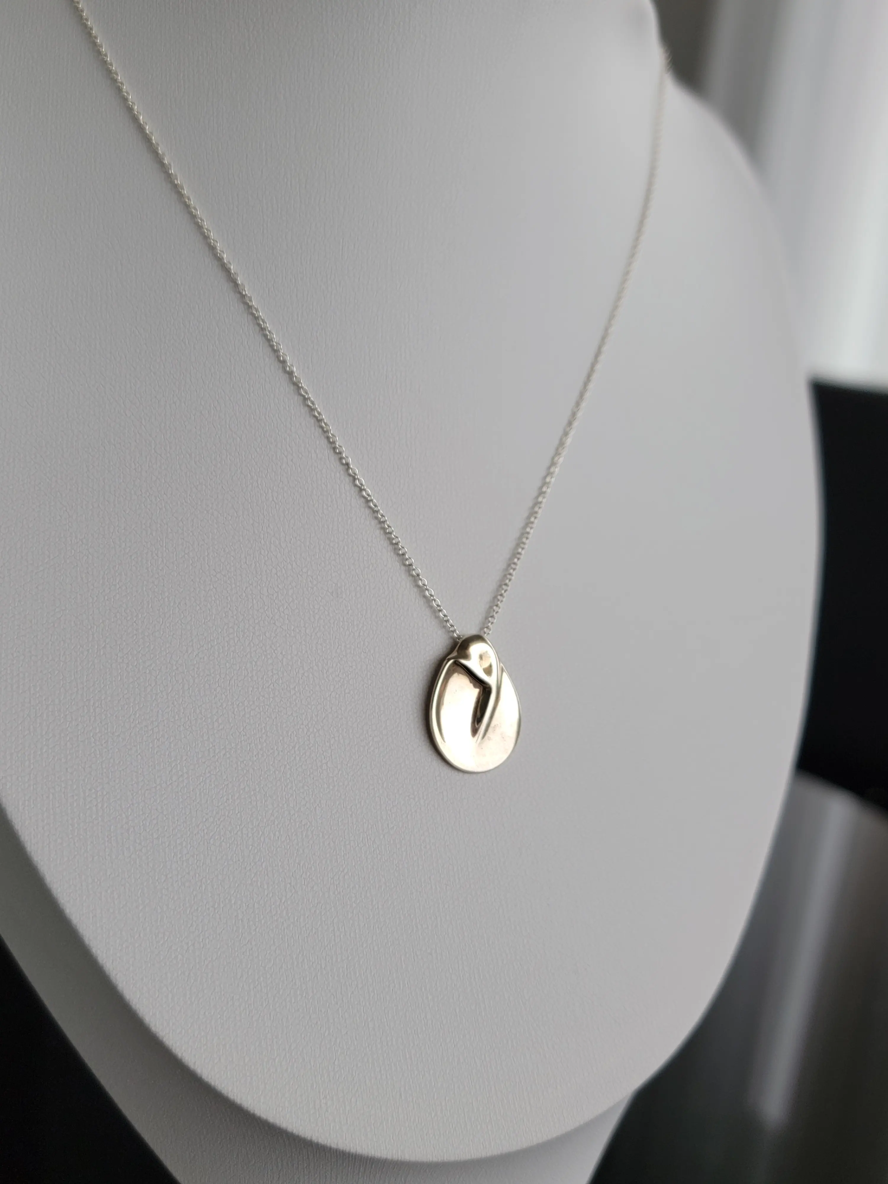 Tiffany & Co. Halskette mit Madonna | LOOP Marketplace