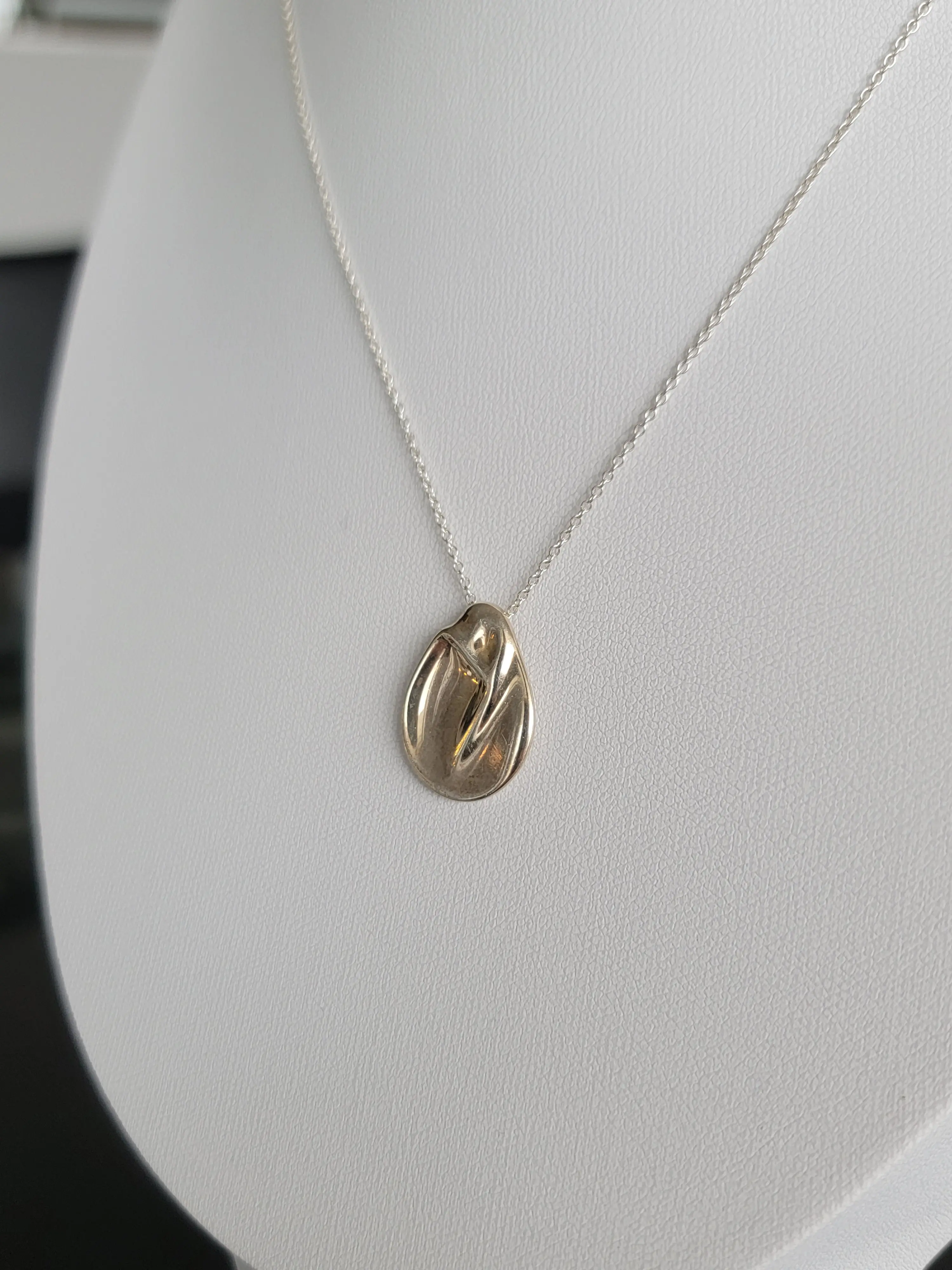 Tiffany & Co. Halskette mit Madonna | LOOP Marketplace