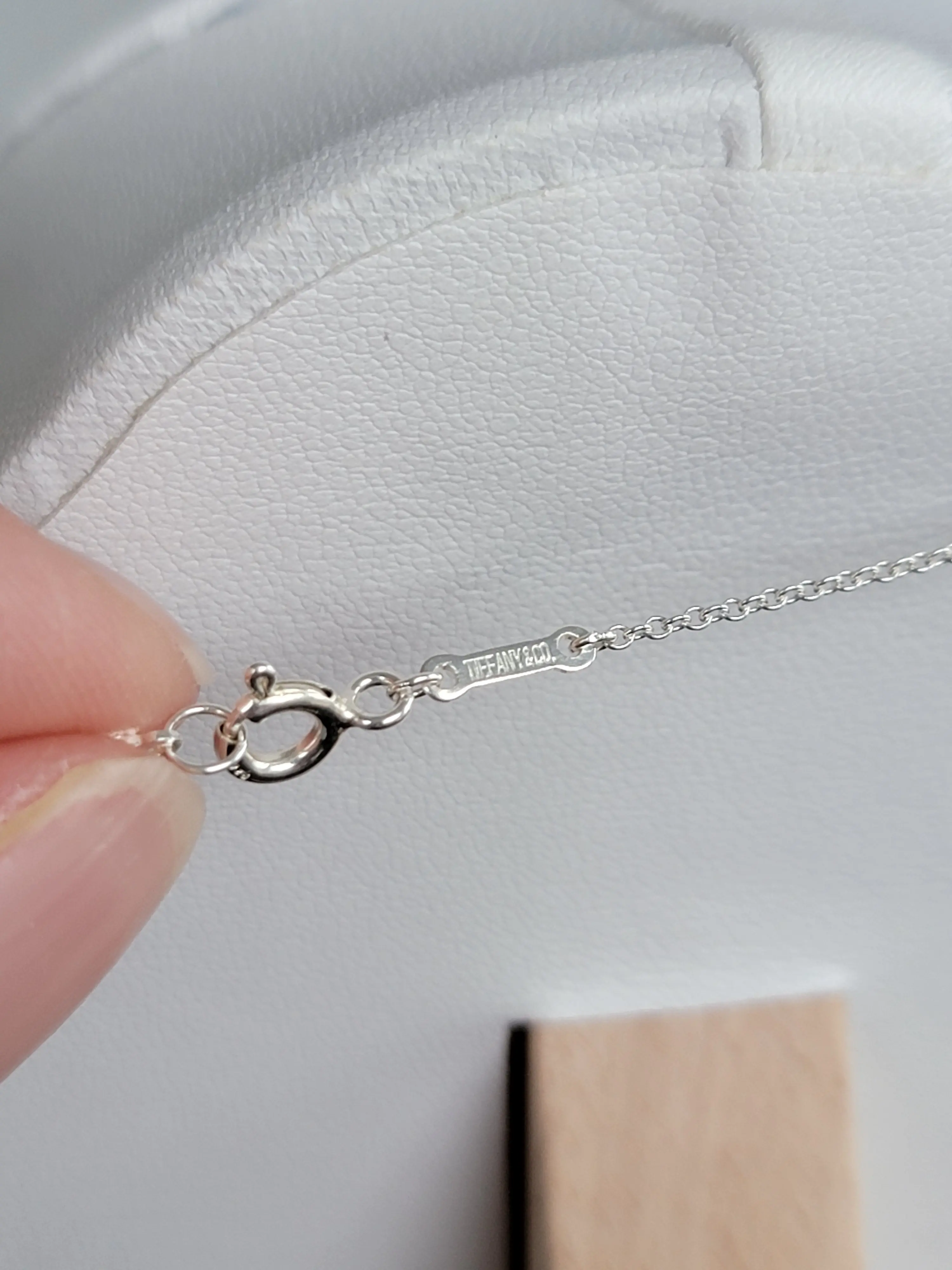 Tiffany & Co. Halskette mit Madonna | LOOP Marketplace