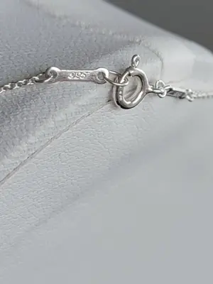 Tiffany & Co. Halskette mit Madonna | LOOP Marketplace