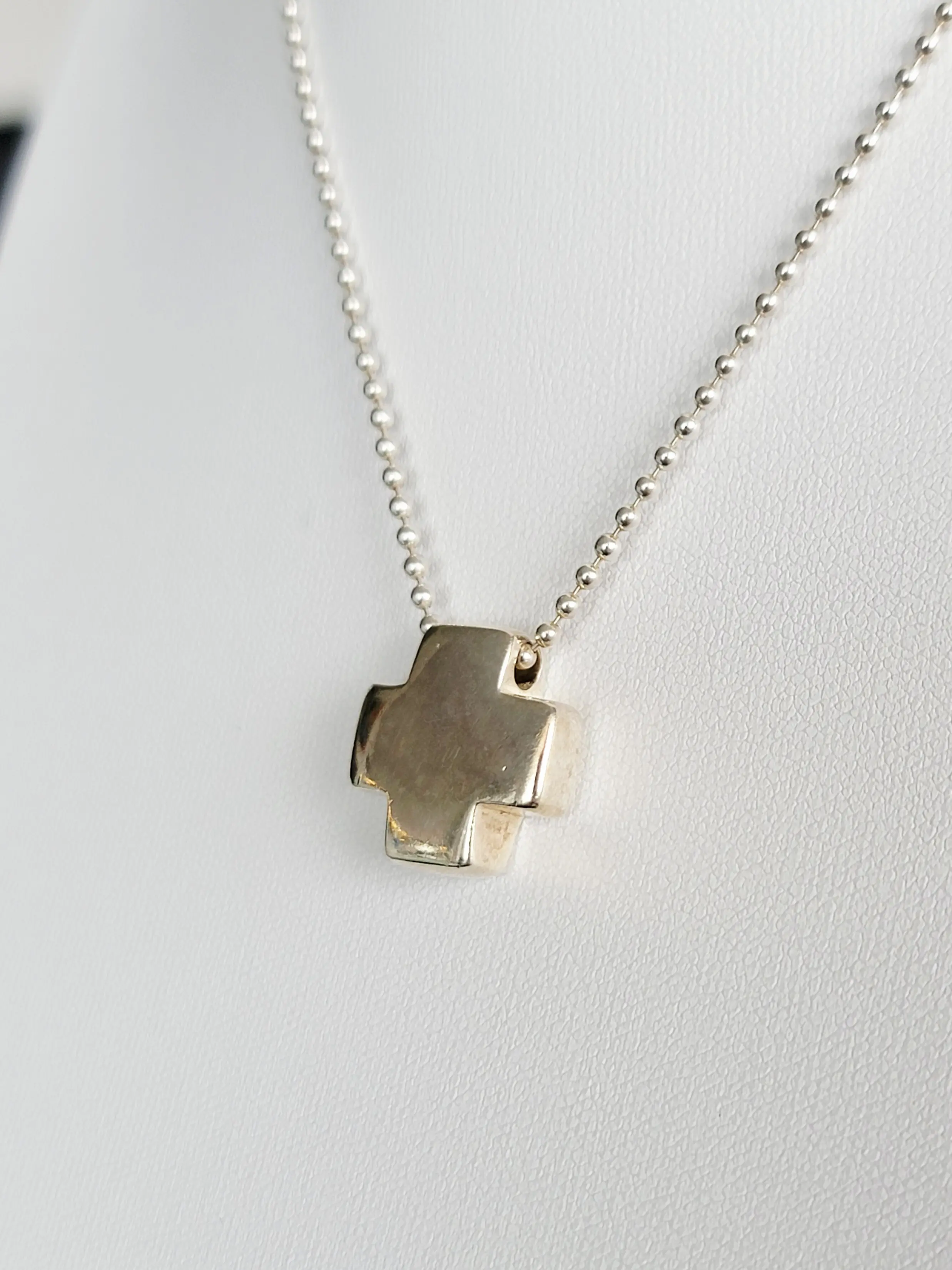 Tiffany & Co. Halskette mit Kreuz | LOOP-Marktplatz