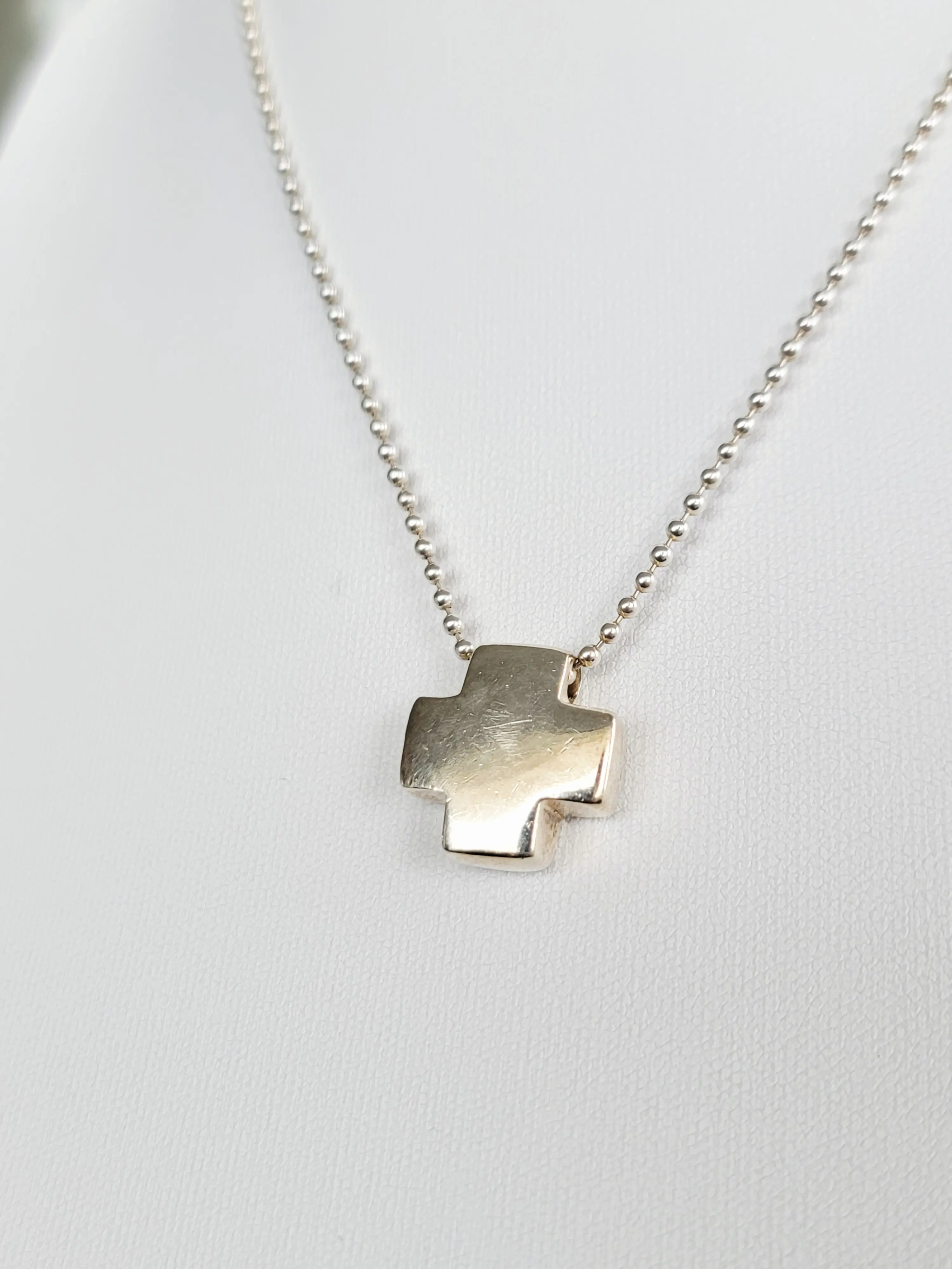 Tiffany & Co. Halskette mit Kreuz | LOOP-Marktplatz