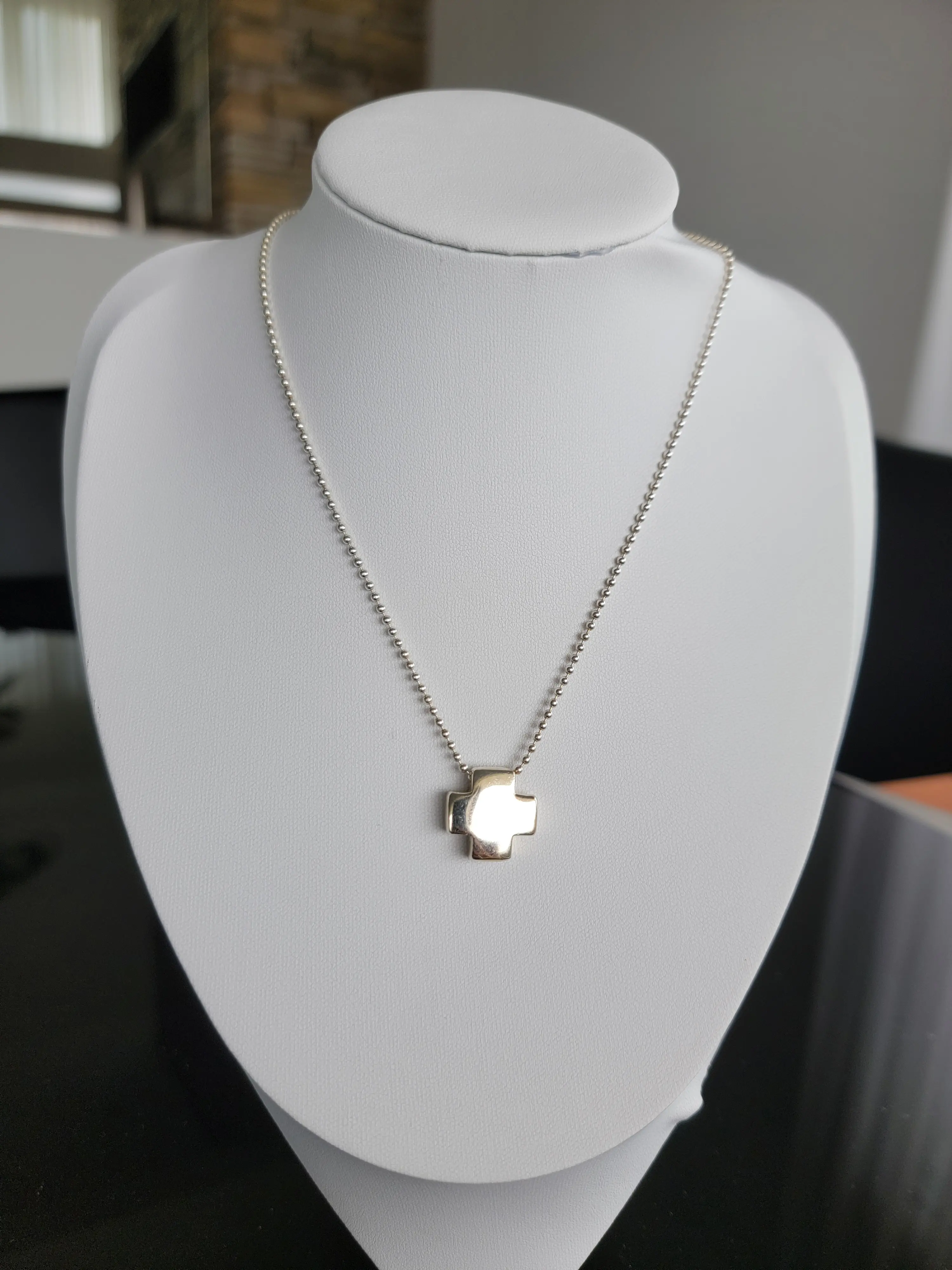 Tiffany & Co. Halskette mit Kreuz | LOOP-Marktplatz