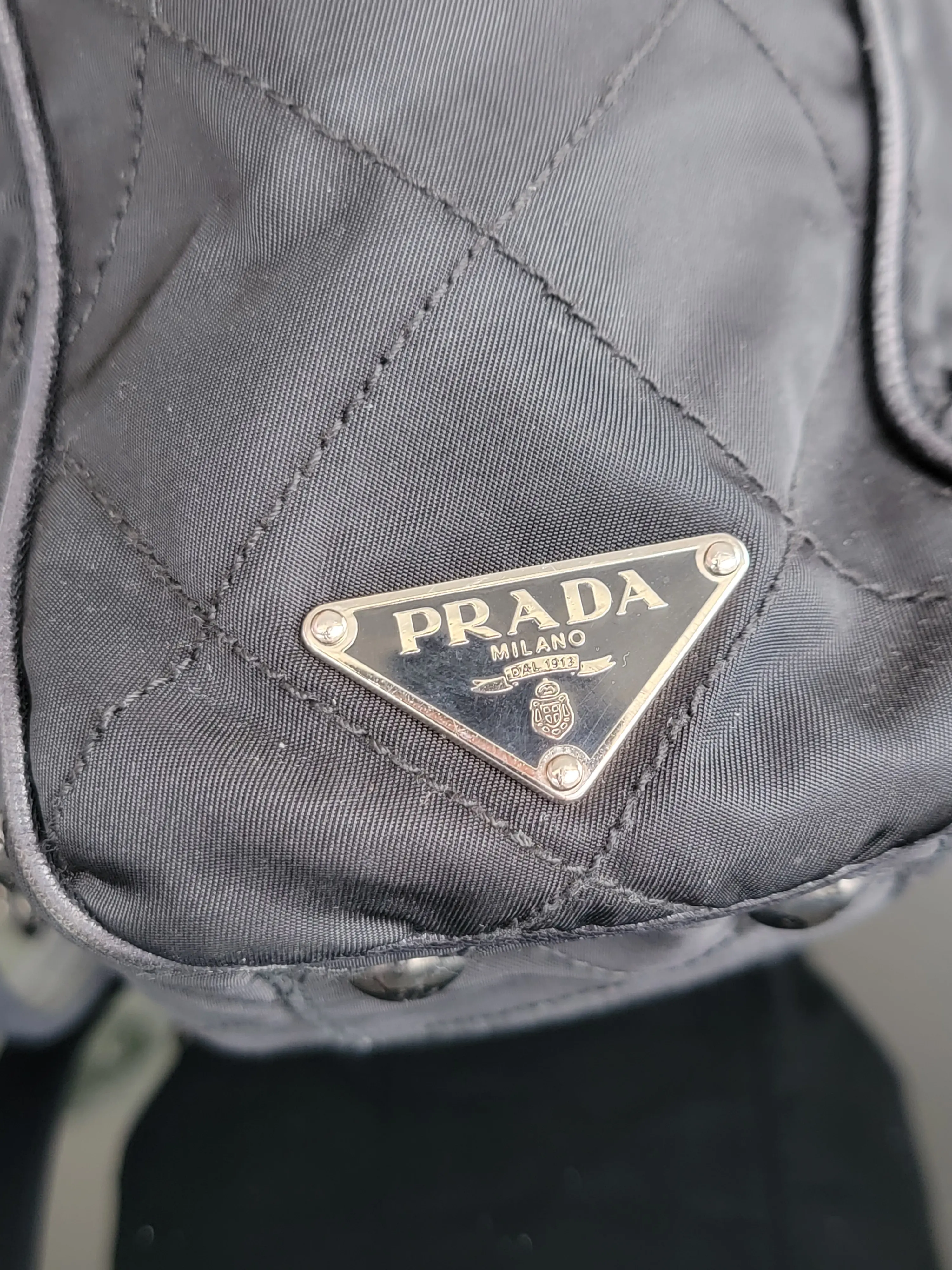 Prada Nylon Tasche | LOOP-Marktplatz