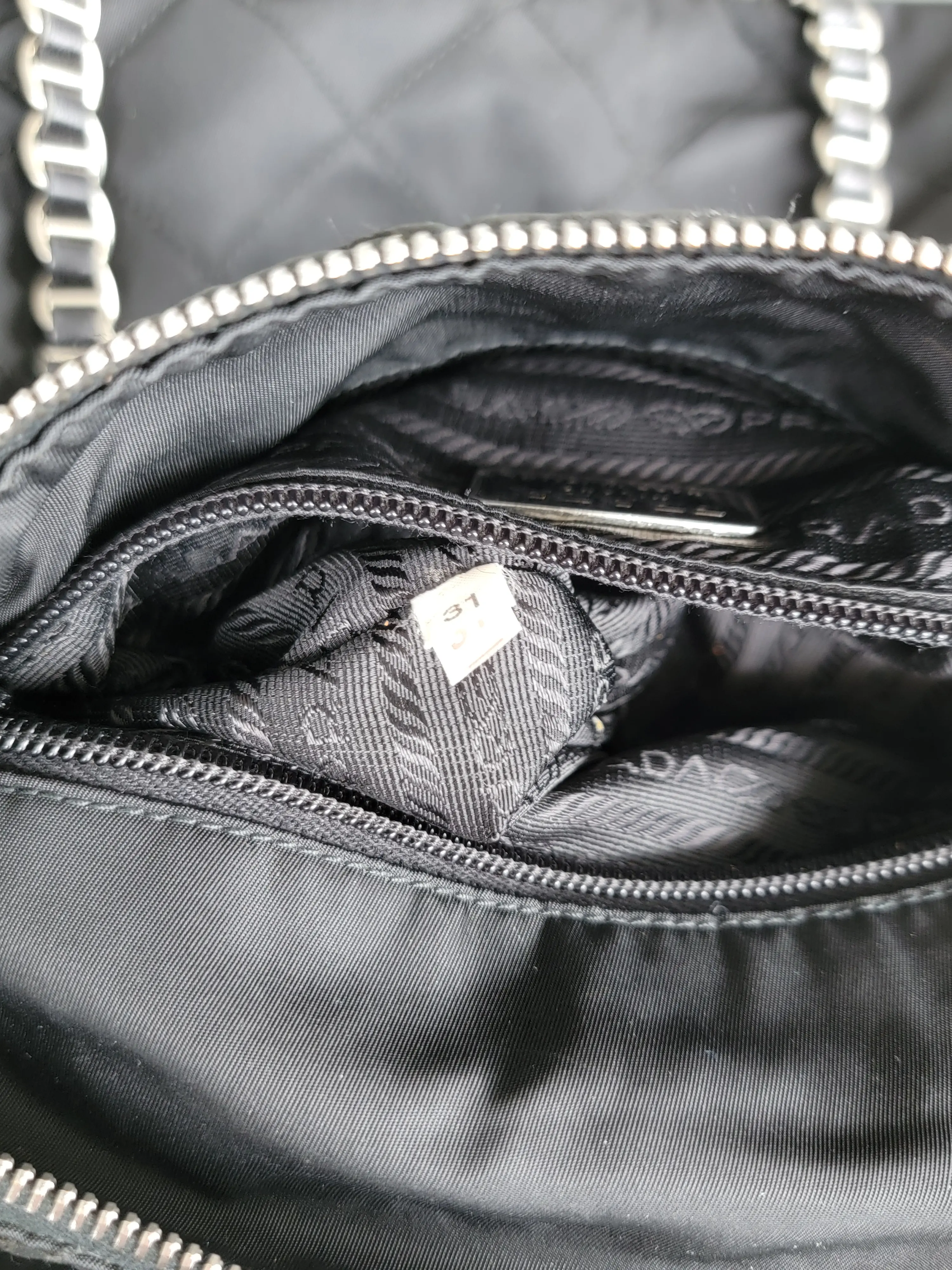 Prada Nylon Tasche | LOOP-Marktplatz