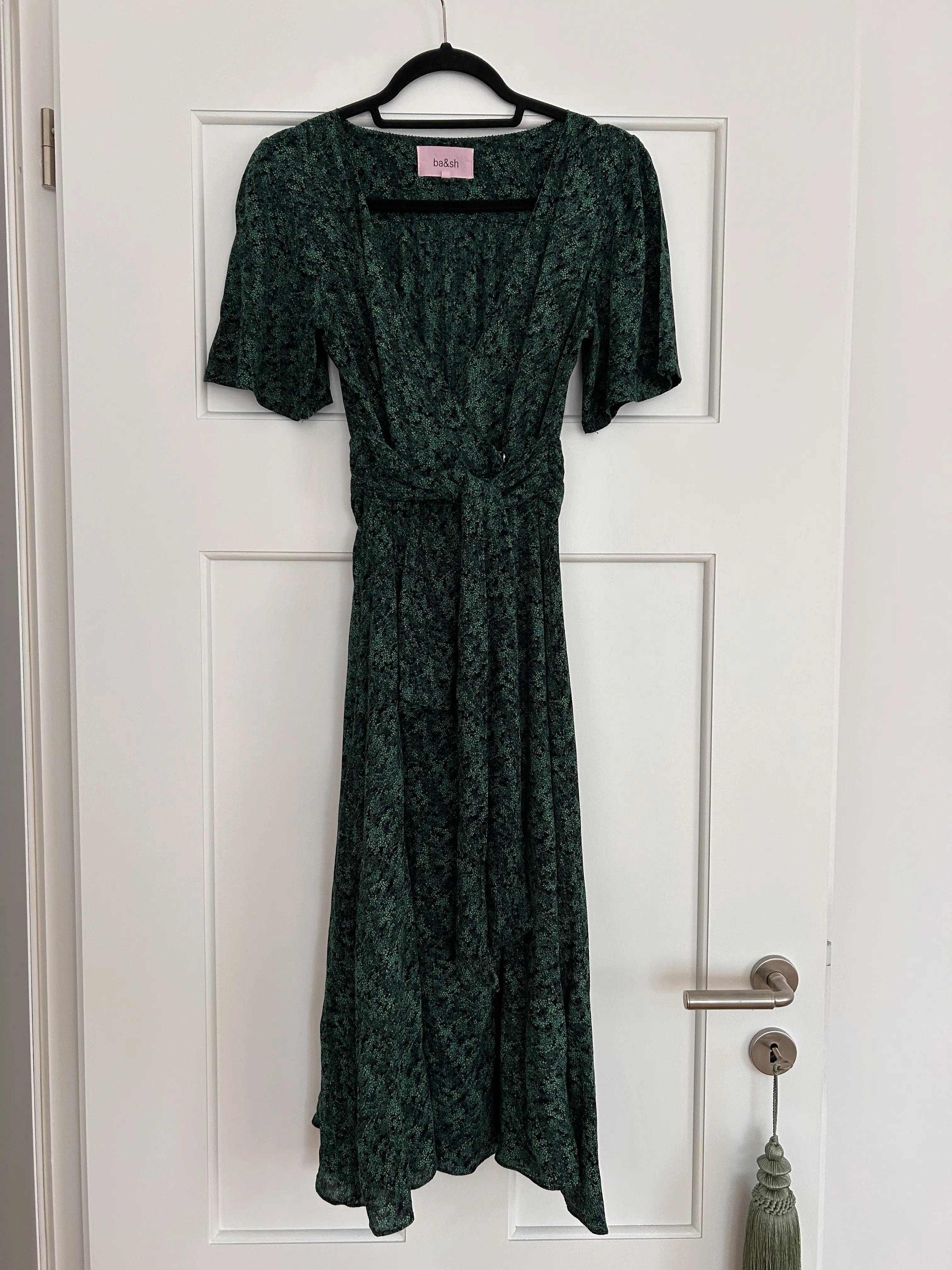Green and black dress | LOOP Marketplace