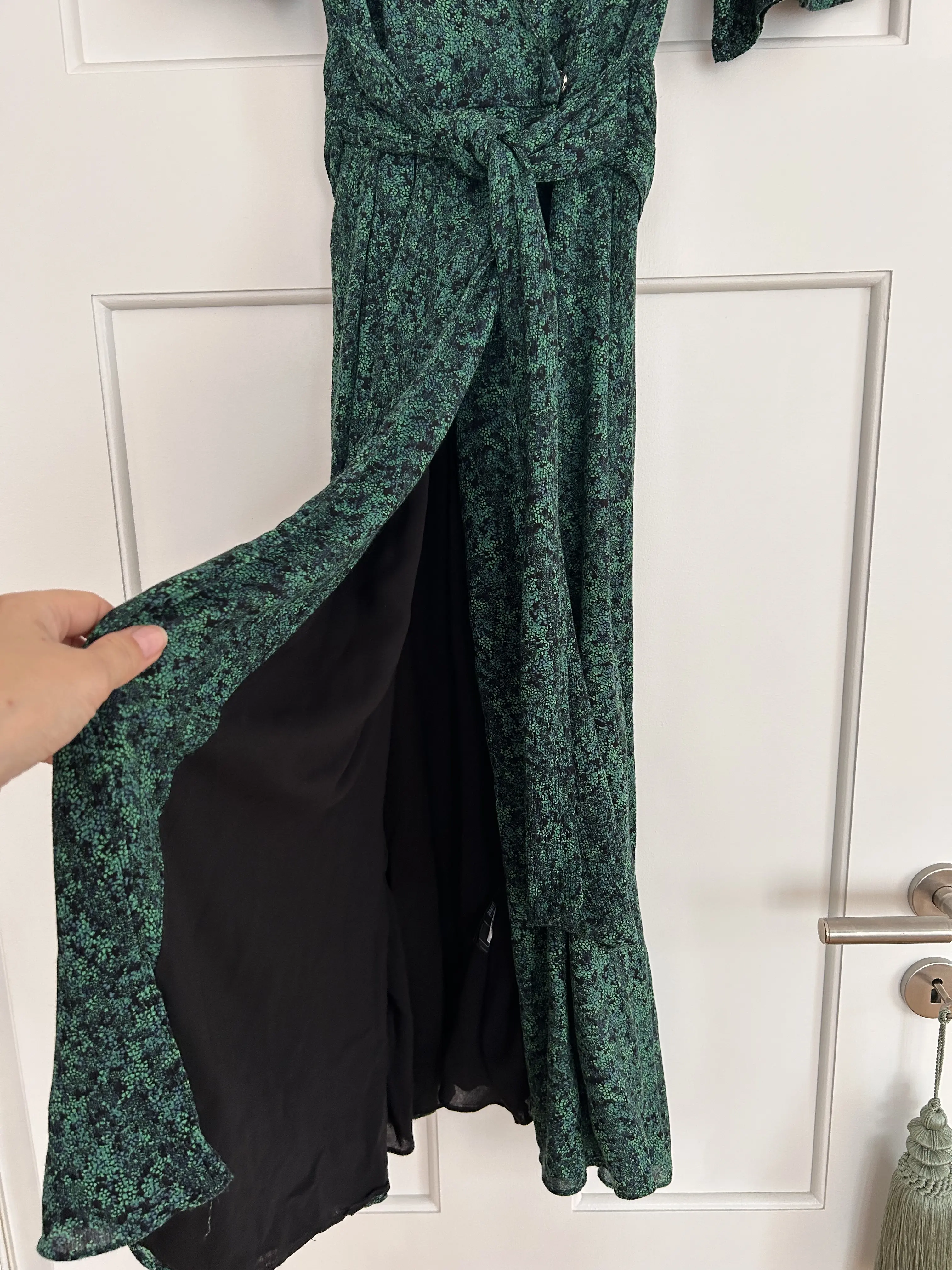 Green and black dress | LOOP Marketplace