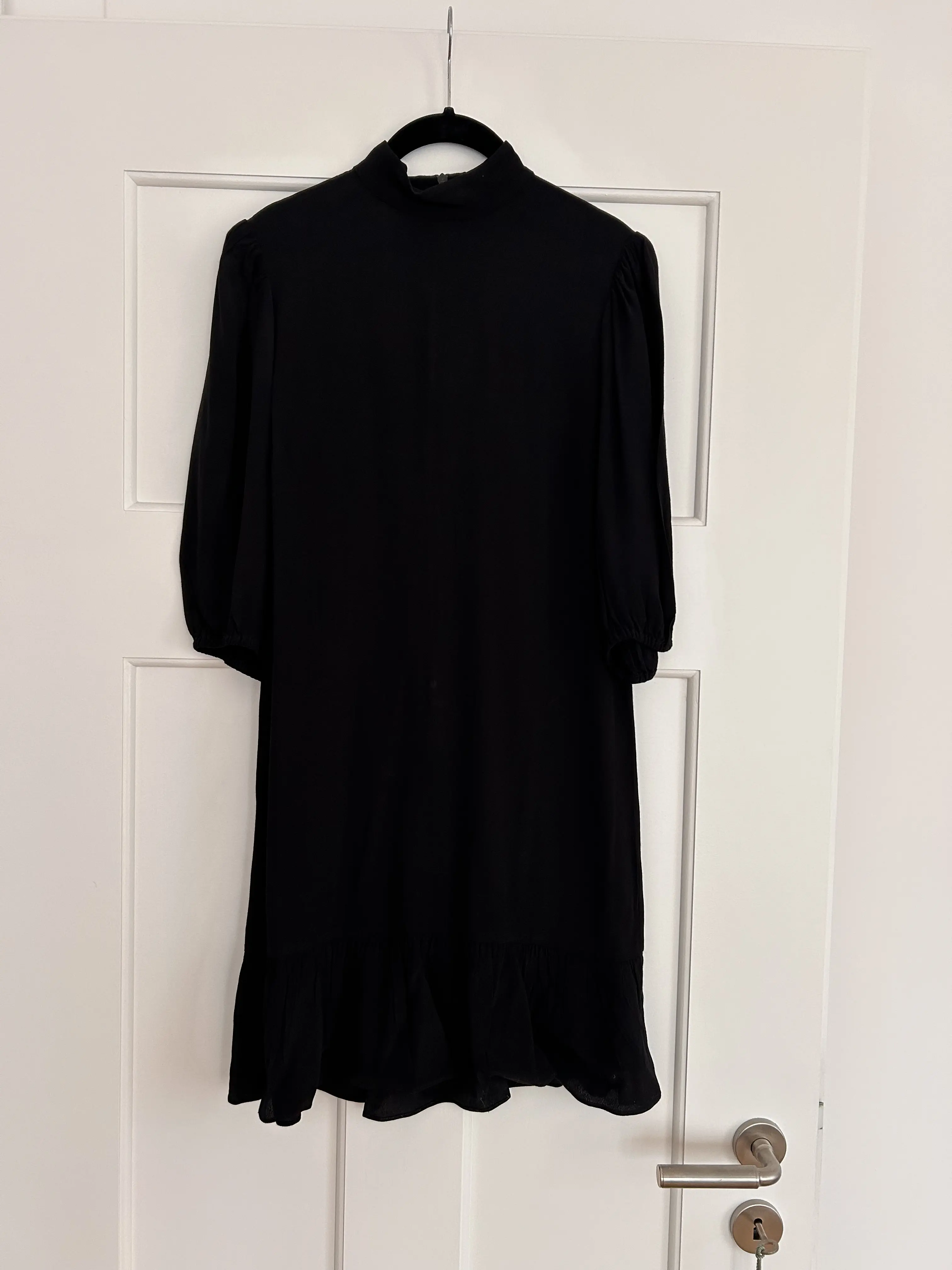 Little black dress | LOOP-Marktplatz