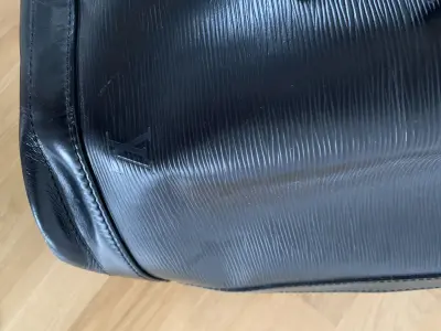 Beuteltasche Noé im Epi Leder schwarz | LOOP-Marktplatz