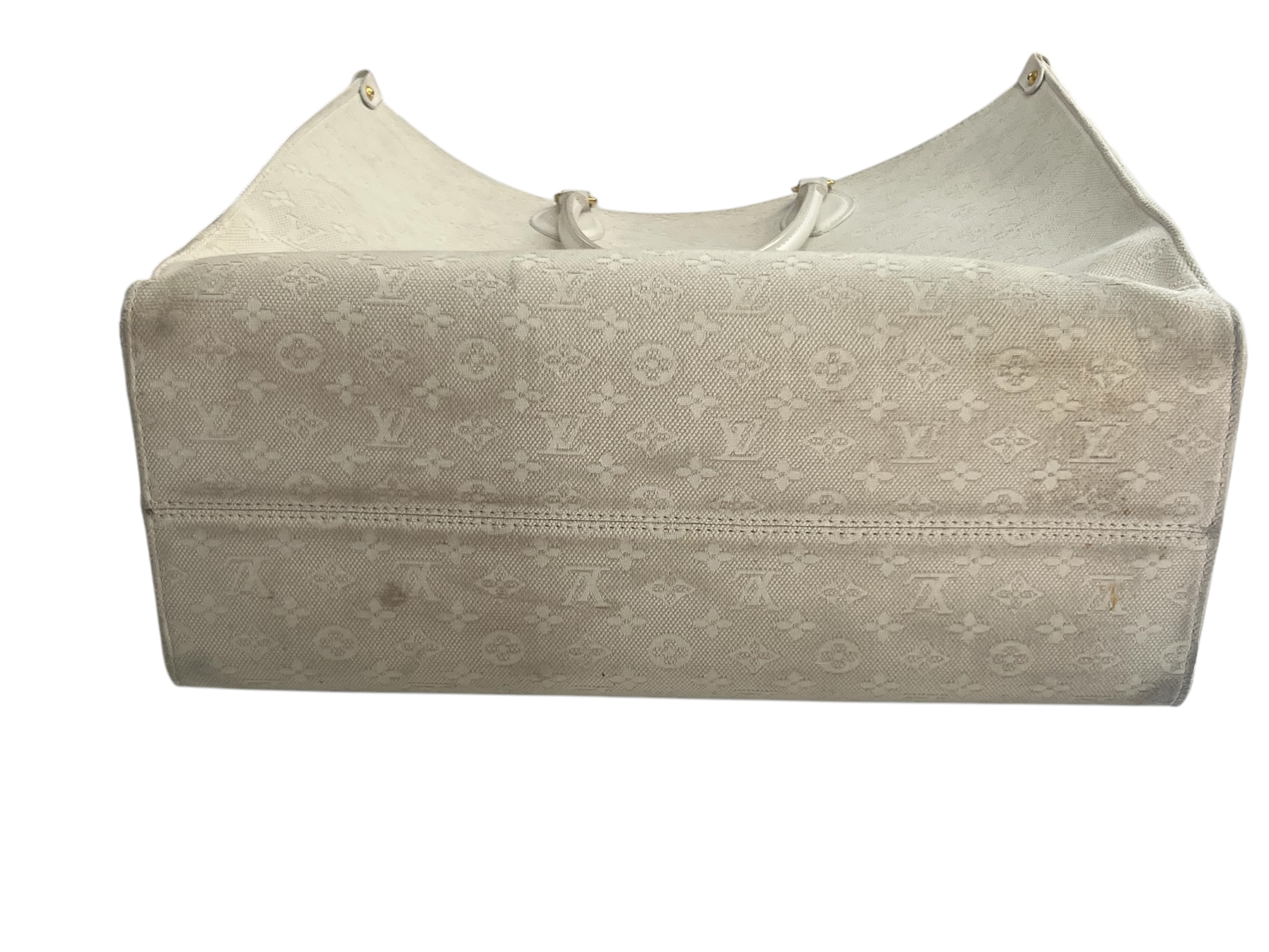 Louis Vuitton OnTheGo tote bag