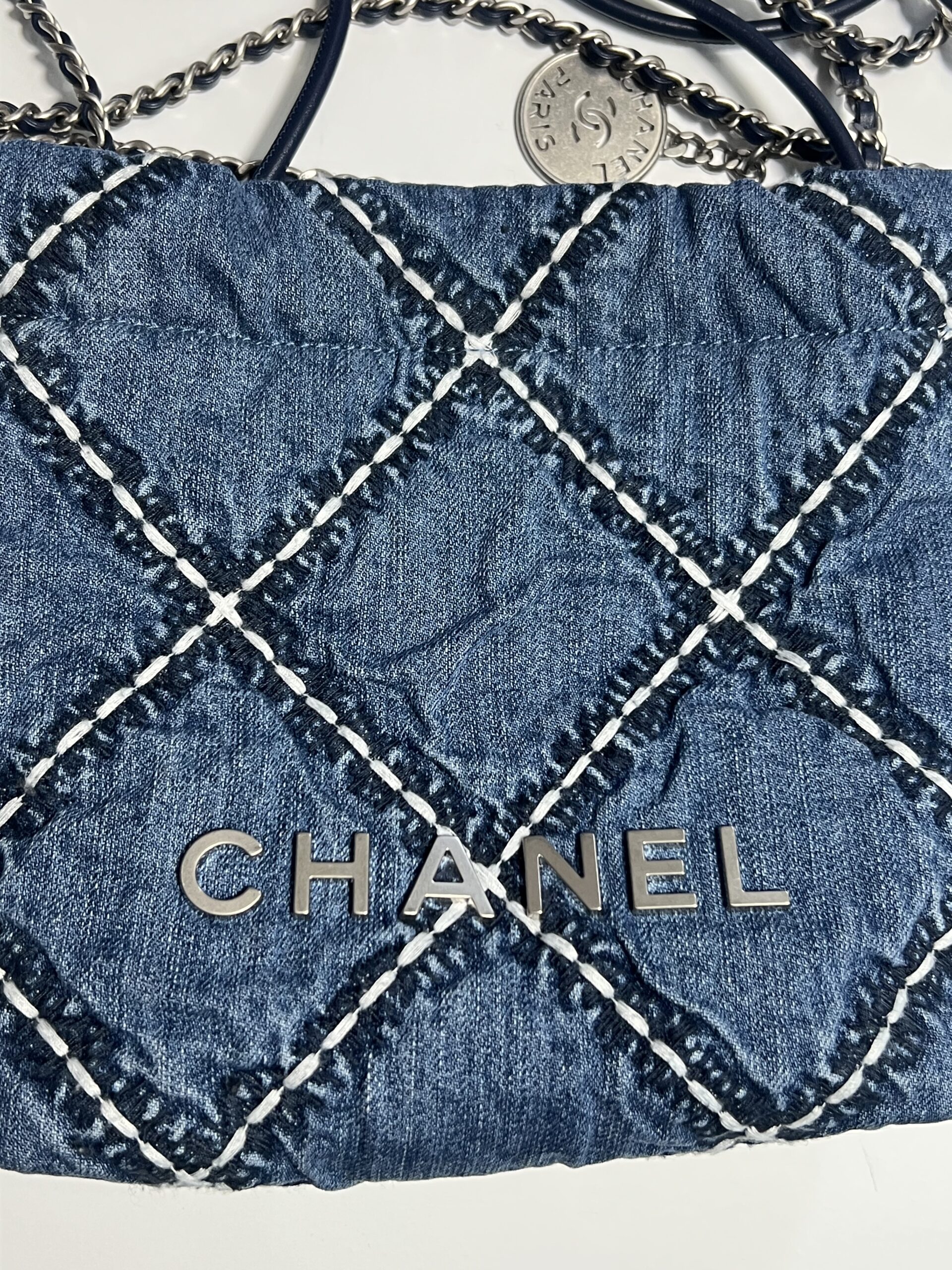 Chanel Mini 22 bag | LOOP-Marktplatz