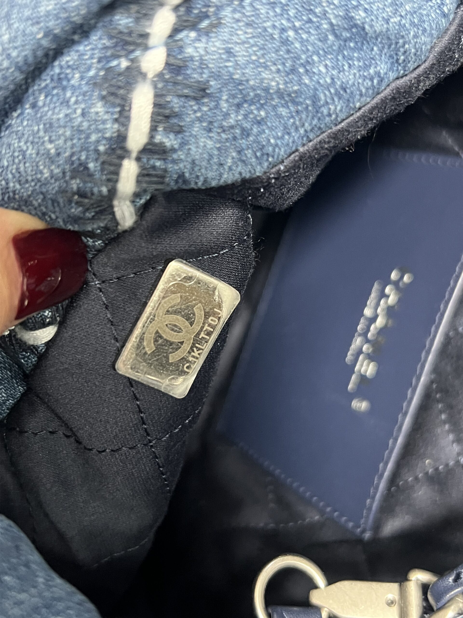 Chanel Mini 22 bag | LOOP-Marktplatz