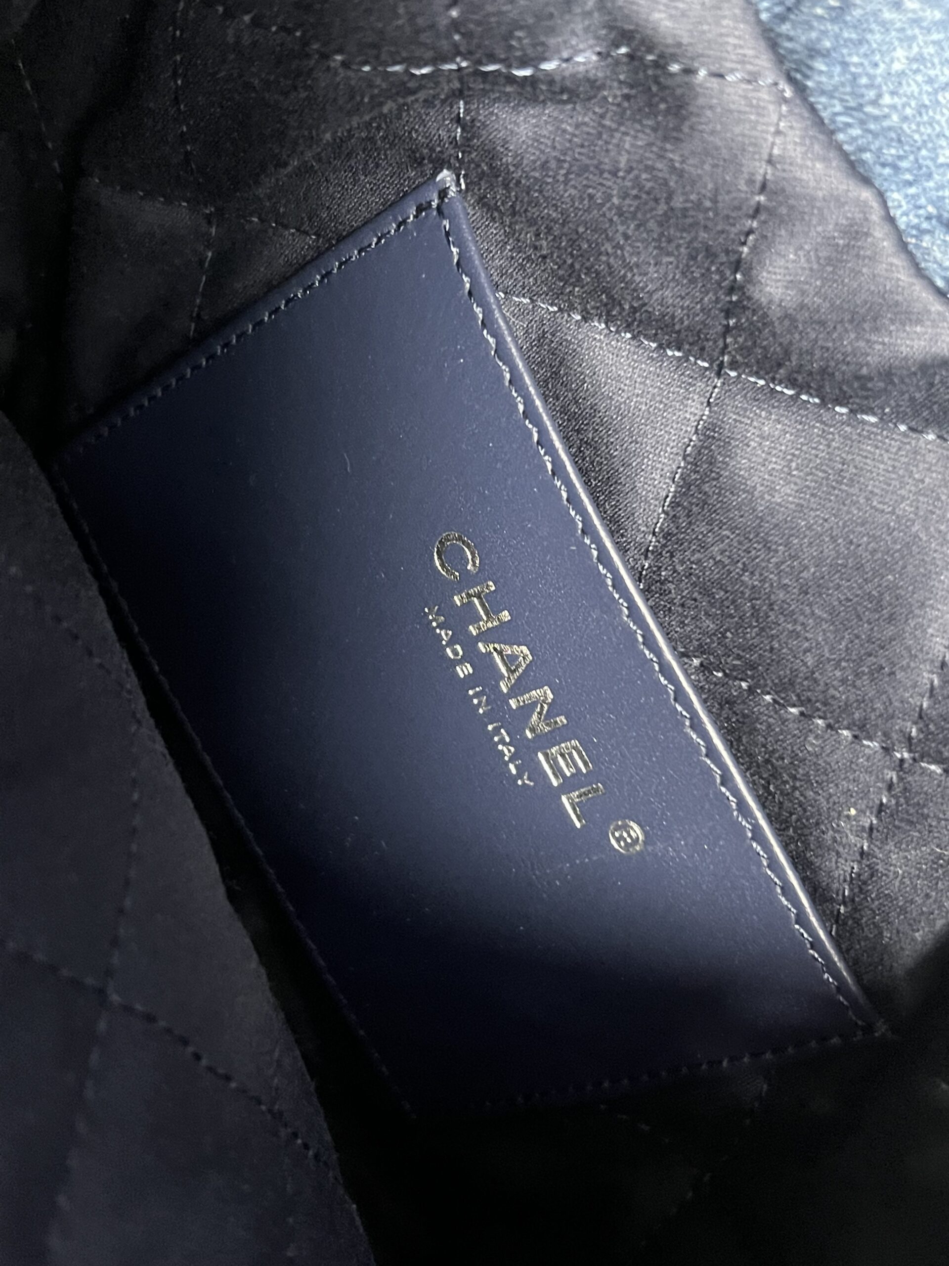 Chanel Mini 22 bag | LOOP-Marktplatz