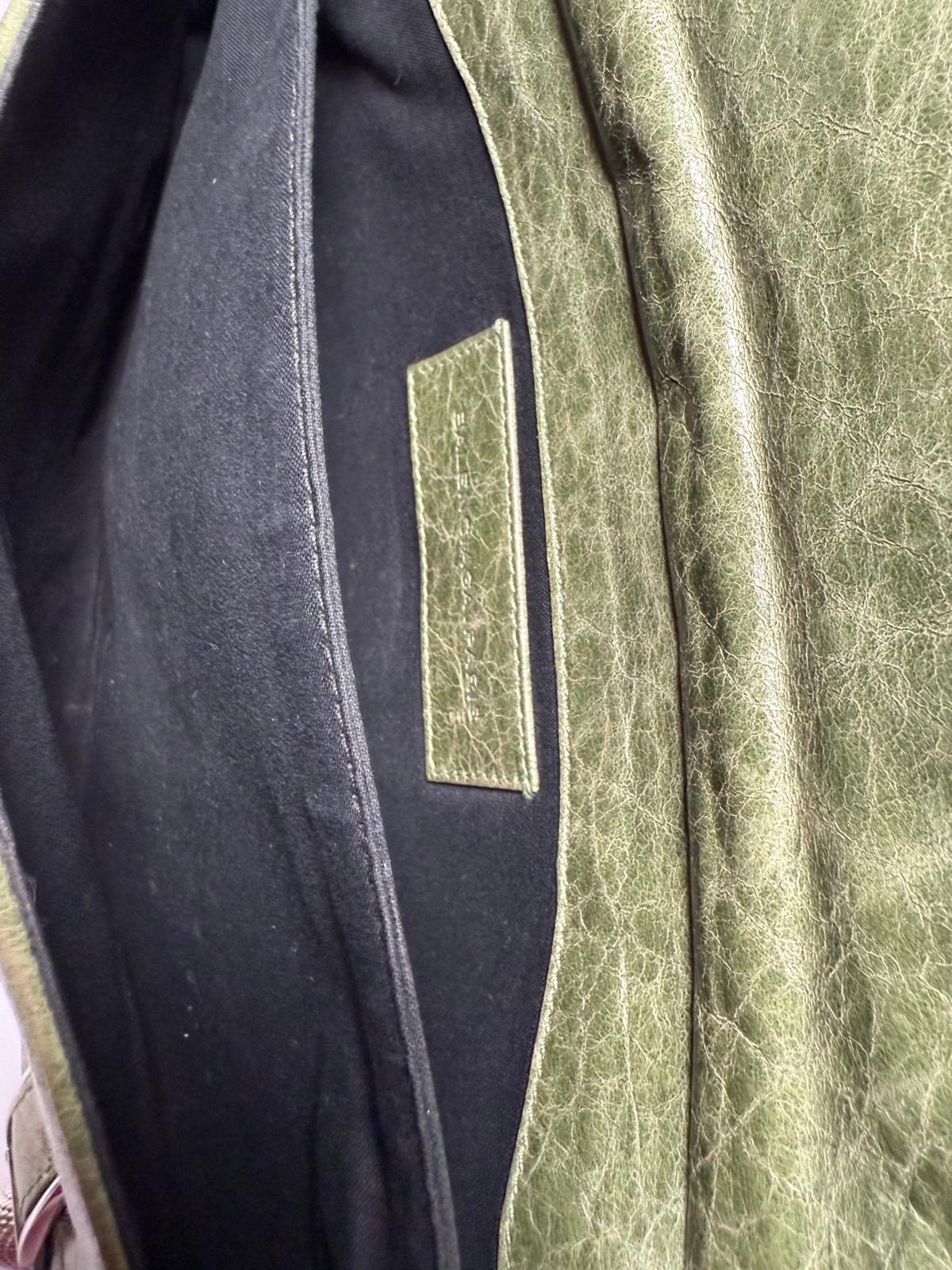 Balenciaga clutch | LOOP Marketplace
