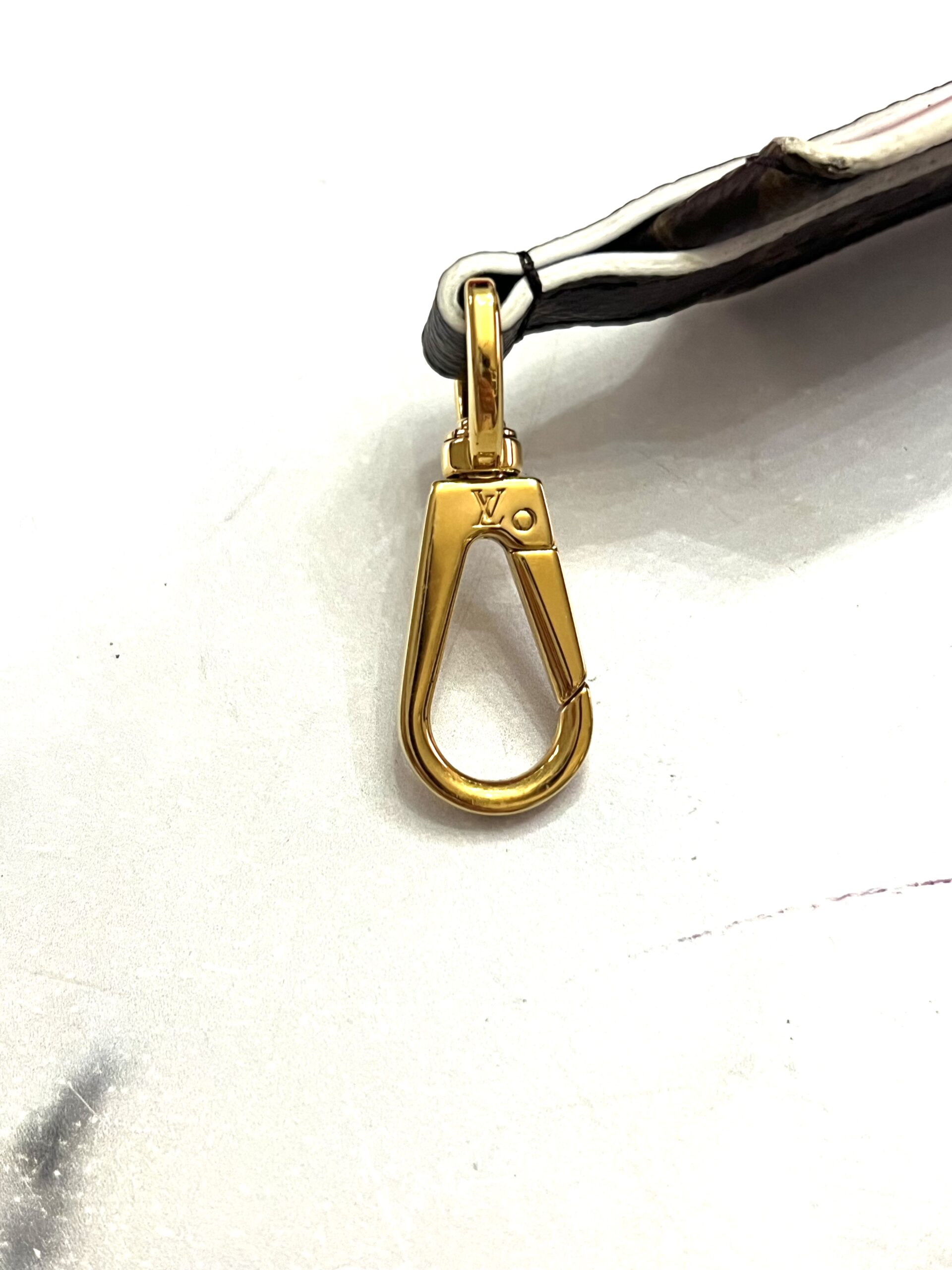 Louis Vuitton shoulder strap | LOOP-Marktplatz
