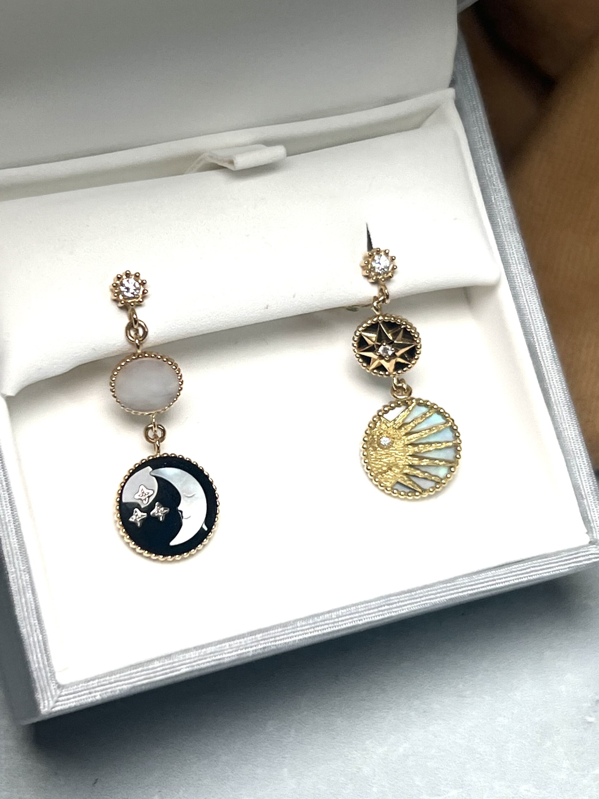 Dior earrings | LOOP Marketplace