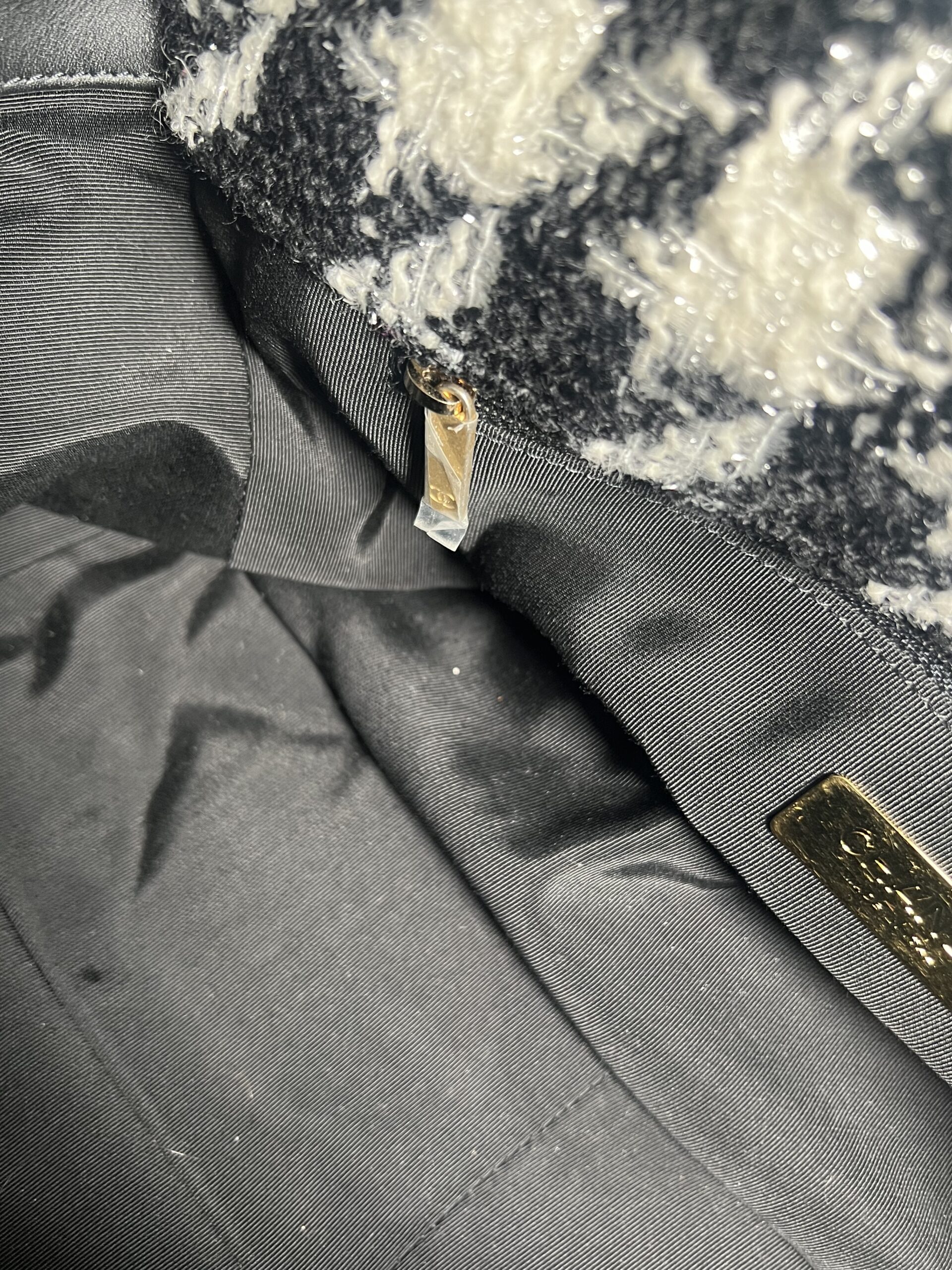 Chanel 19 XL bag | LOOP-Marktplatz