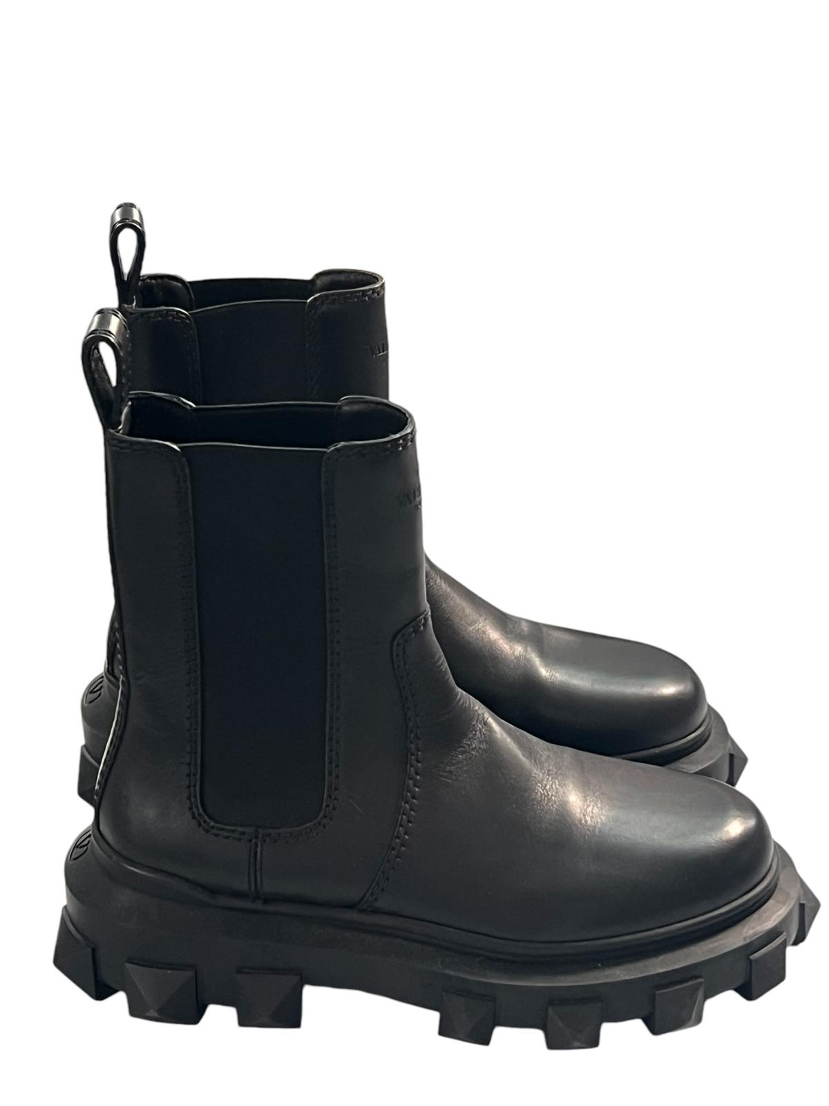 Black leather Valentino ankle boots