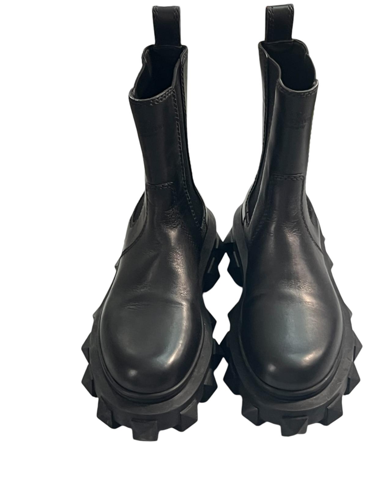 Black leather Valentino ankle boots