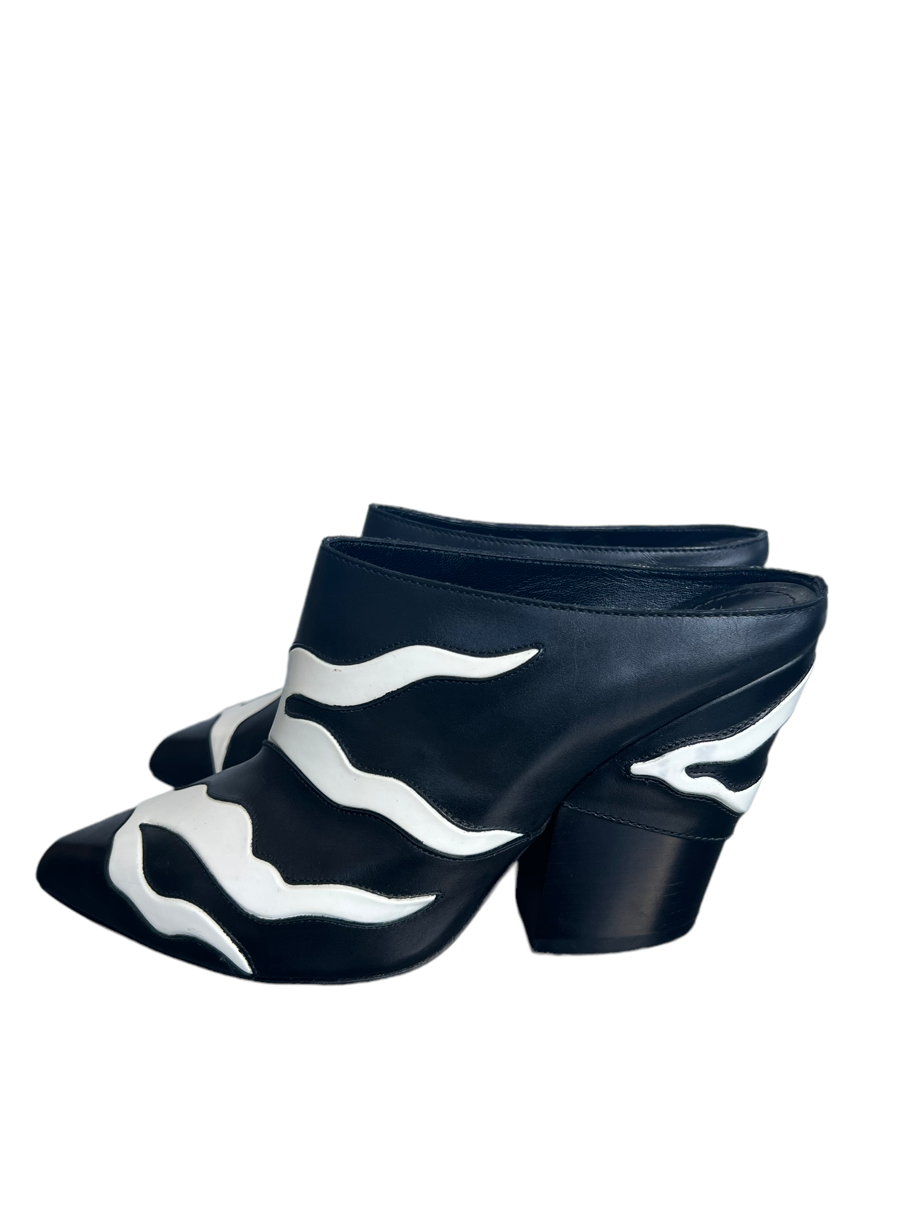 Louis Vuitton leather pumps