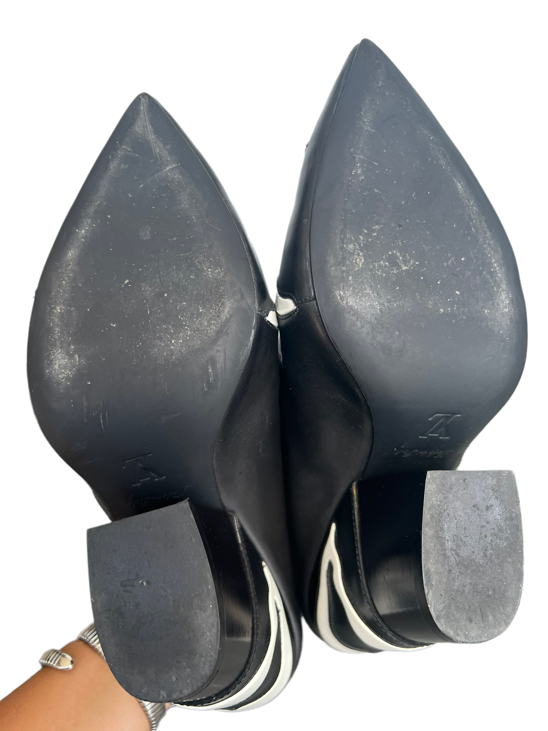 Louis Vuitton leather pumps