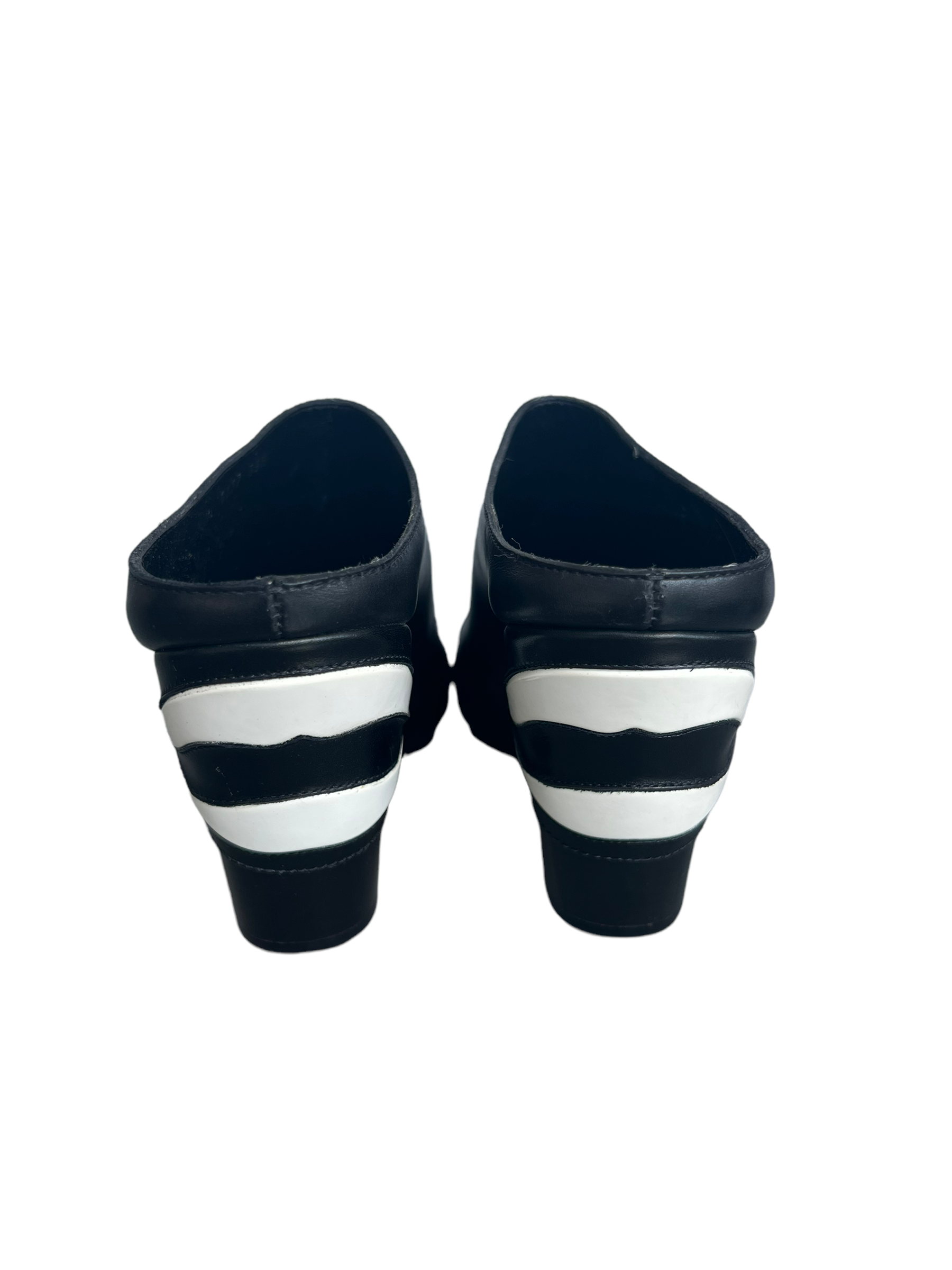 Louis Vuitton leather pumps