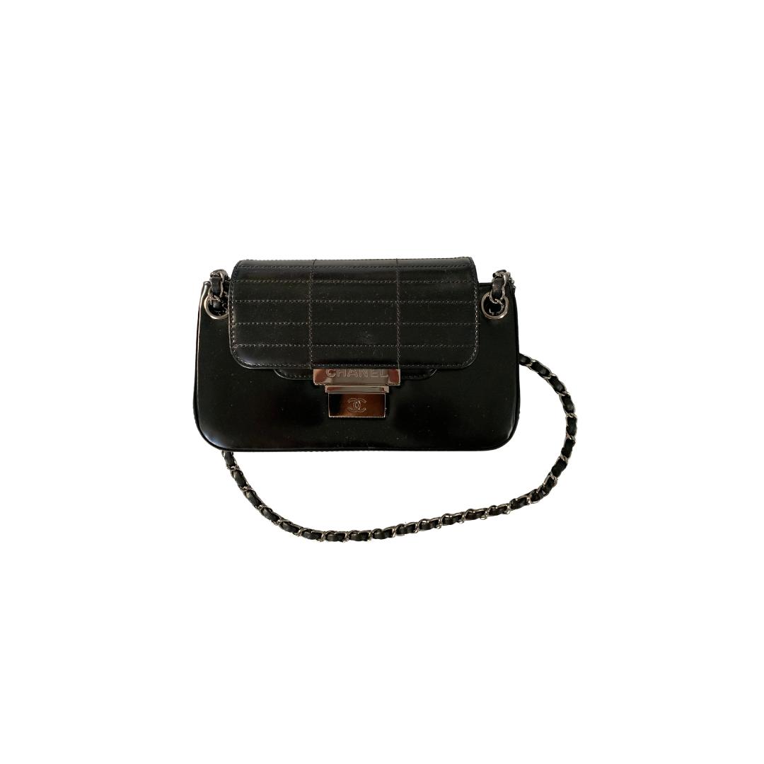 Black leather Chanel bag | LOOP Marketplace