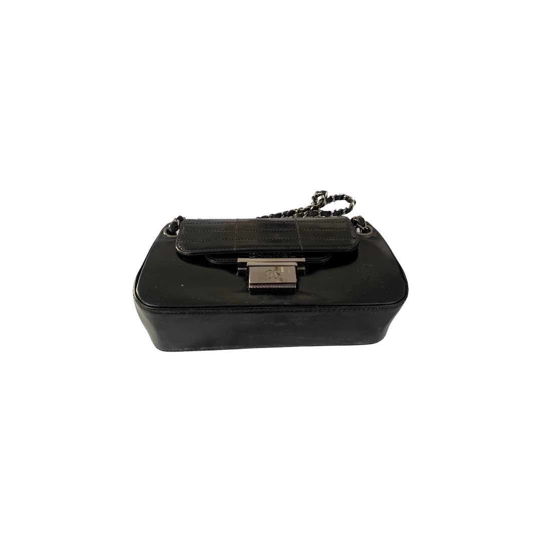 Black leather Chanel bag | LOOP Marketplace