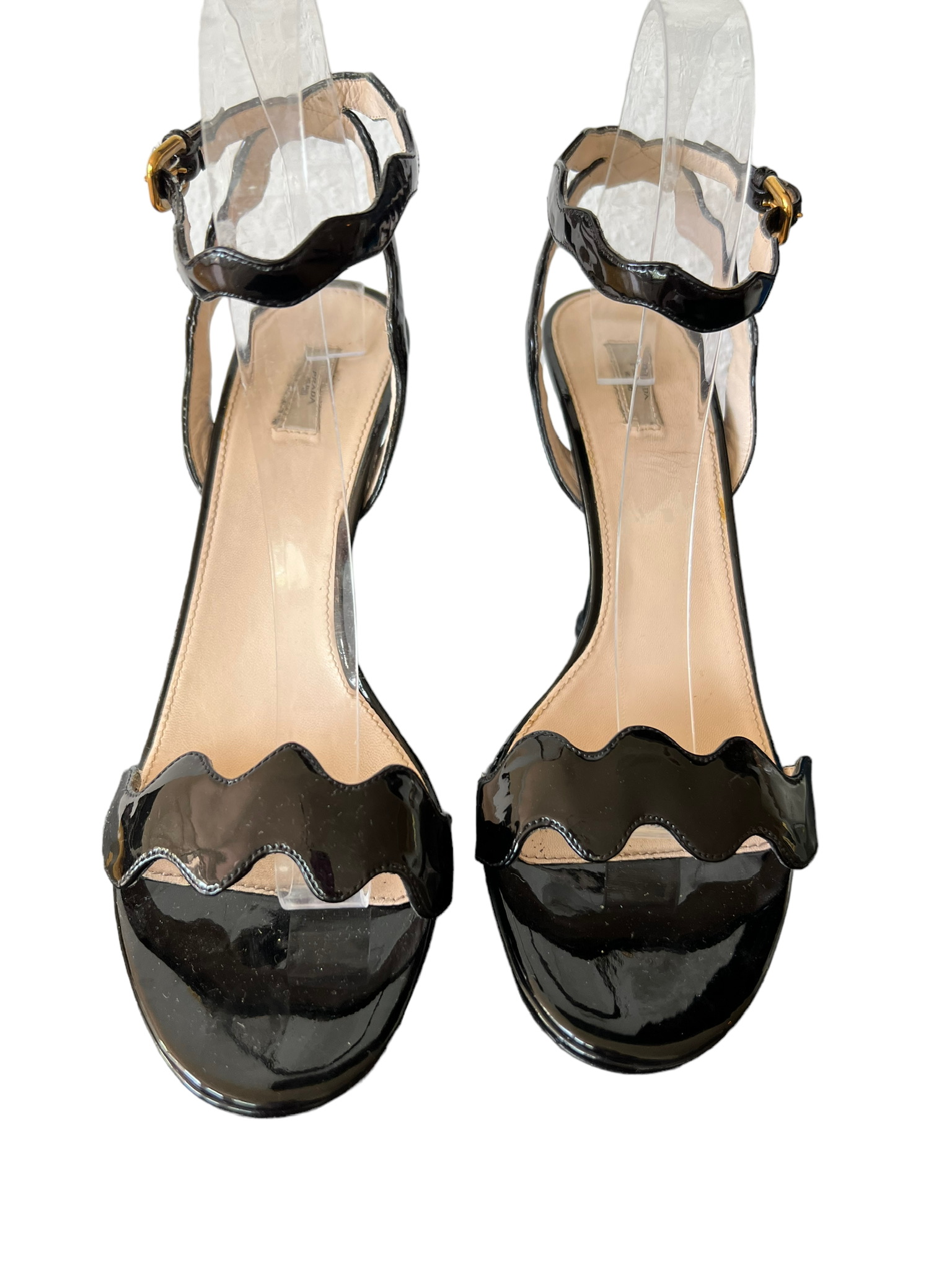 Prada pumps | LOOP Marketplace