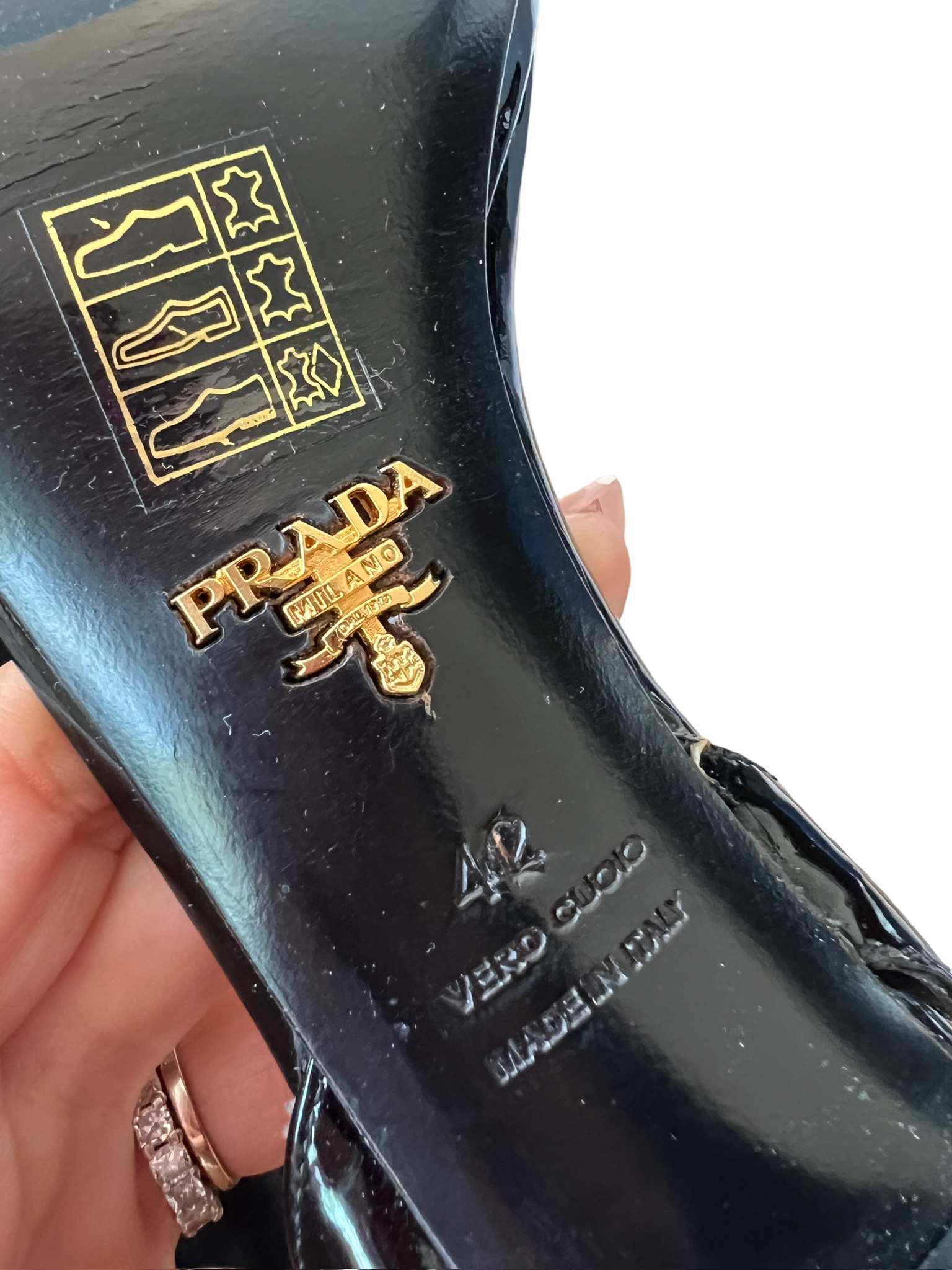 Prada pumps | LOOP Marketplace