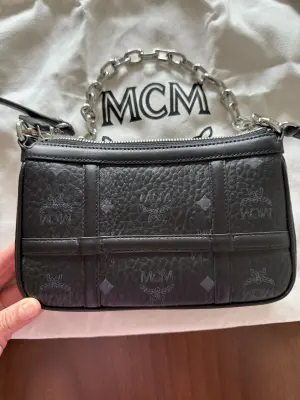 MCM Schultertasche «Aren» | LOOP-Marktplatz