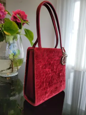 Lady Dior mini aus Samt | LOOP Marketplace