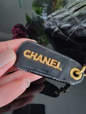 Chanel Gürteltasche Lackleder | LOOP-Marktplatz