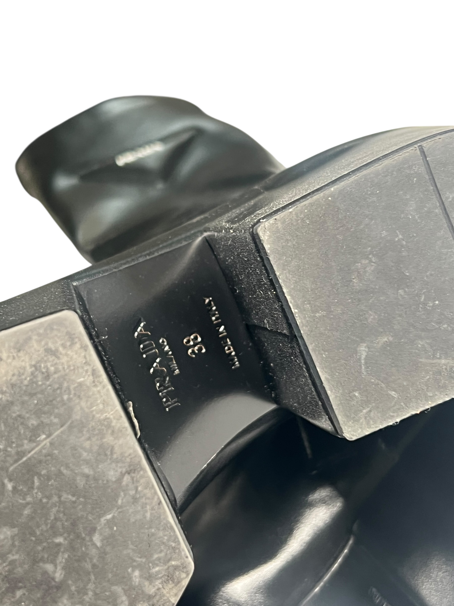 Prada boots | LOOP-Marktplatz