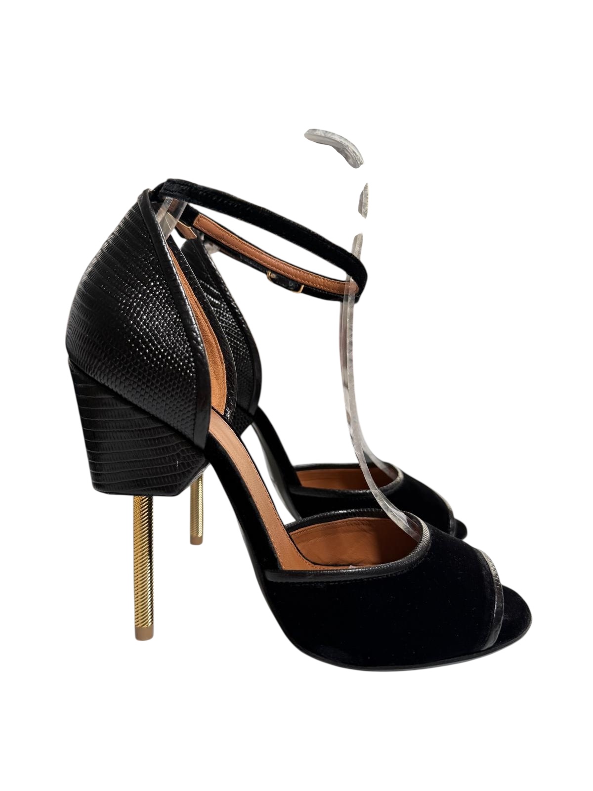 Givenchy pumps | LOOP Marketplace