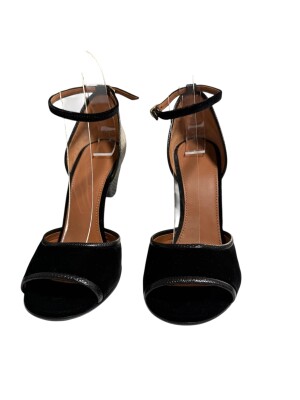 Givenchy pumps | LOOP Marketplace