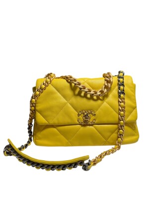 Chanel 19 bag | LOOP-Marktplatz