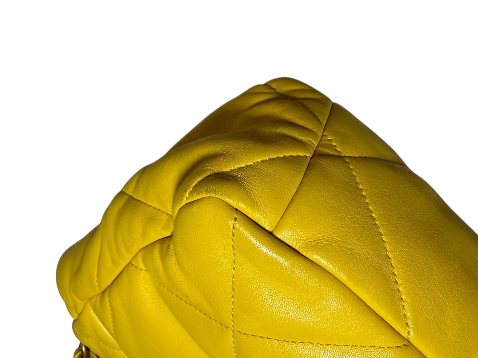 Chanel 19 bag | LOOP-Marktplatz