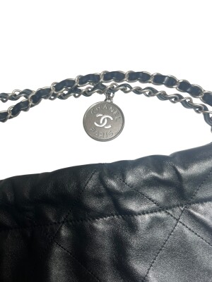 Chanel 22 bag | LOOP-Marktplatz