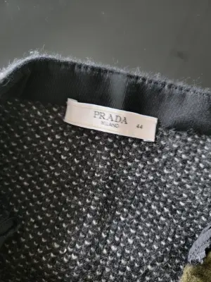 Prada Rock aus Wolle | LOOP-Marktplatz