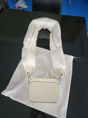 Moncler x Valextra Tasche | LOOP-Marktplatz