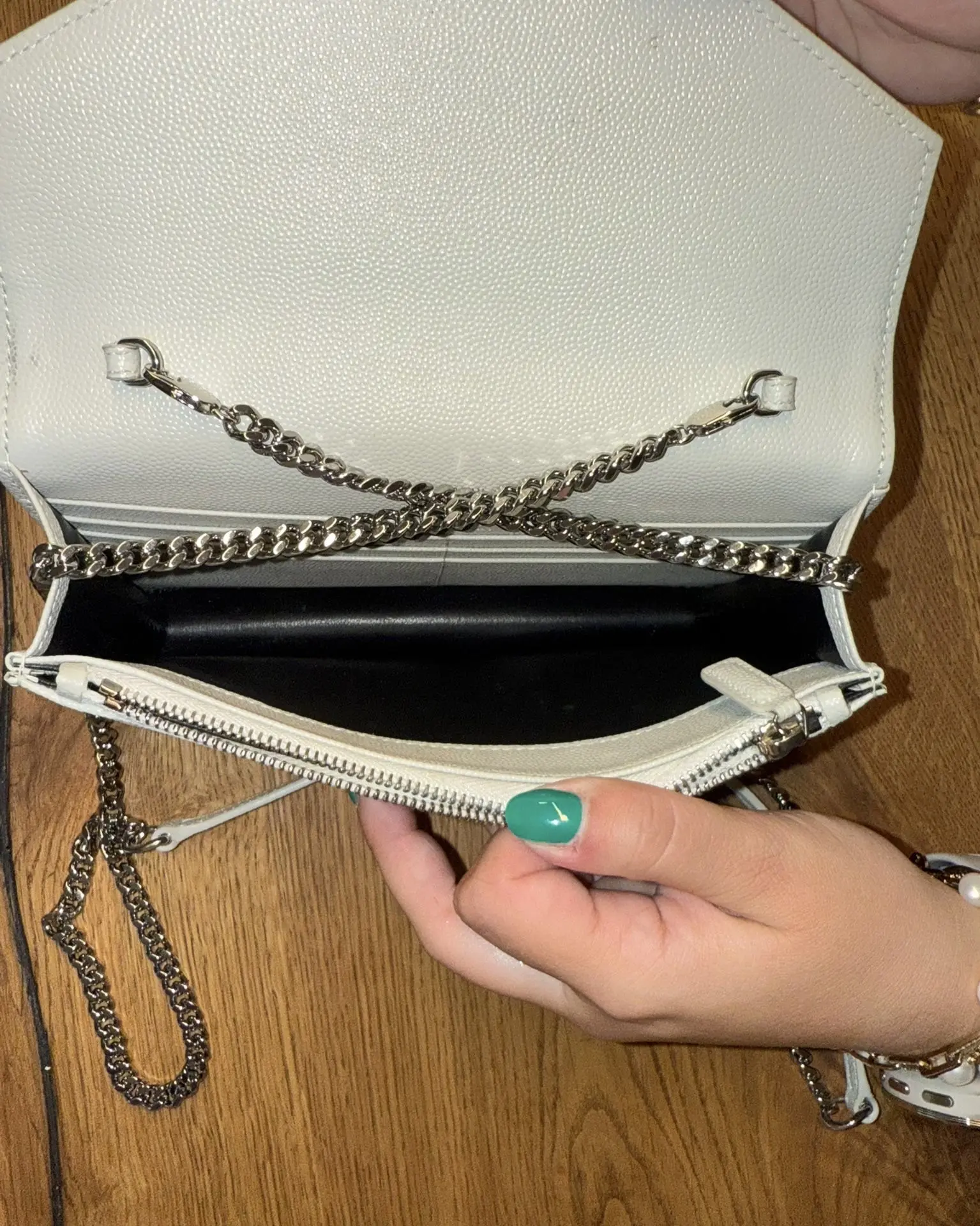 Yves Saint Laurent Envelope Chain Wallet | LOOP-Marktplatz
