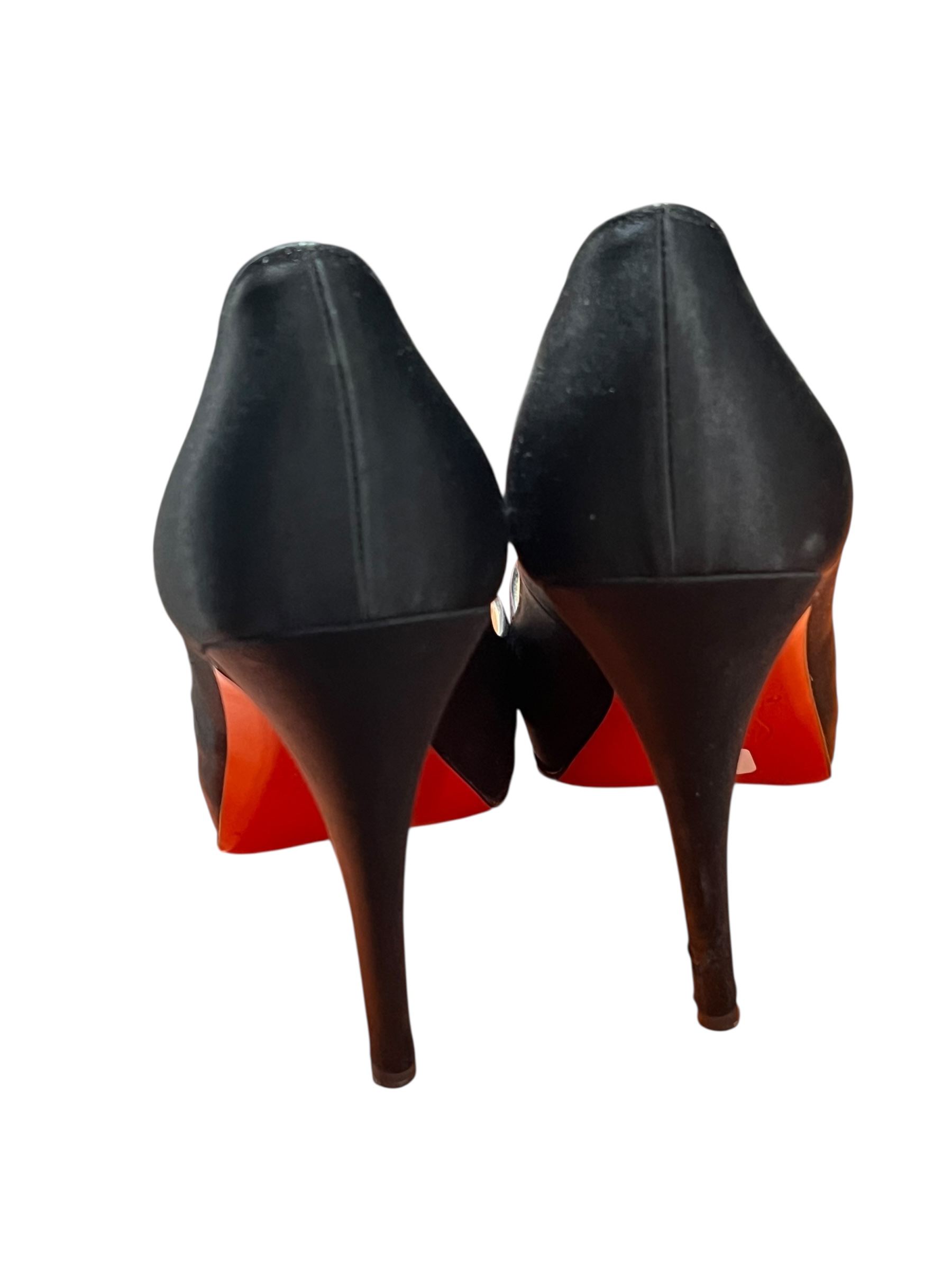Satin Louboutin Pumps | LOOP-Marktplatz