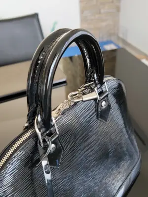 Louis Vuitton Alma PM Epi Vernis | LOOP-Marktplatz