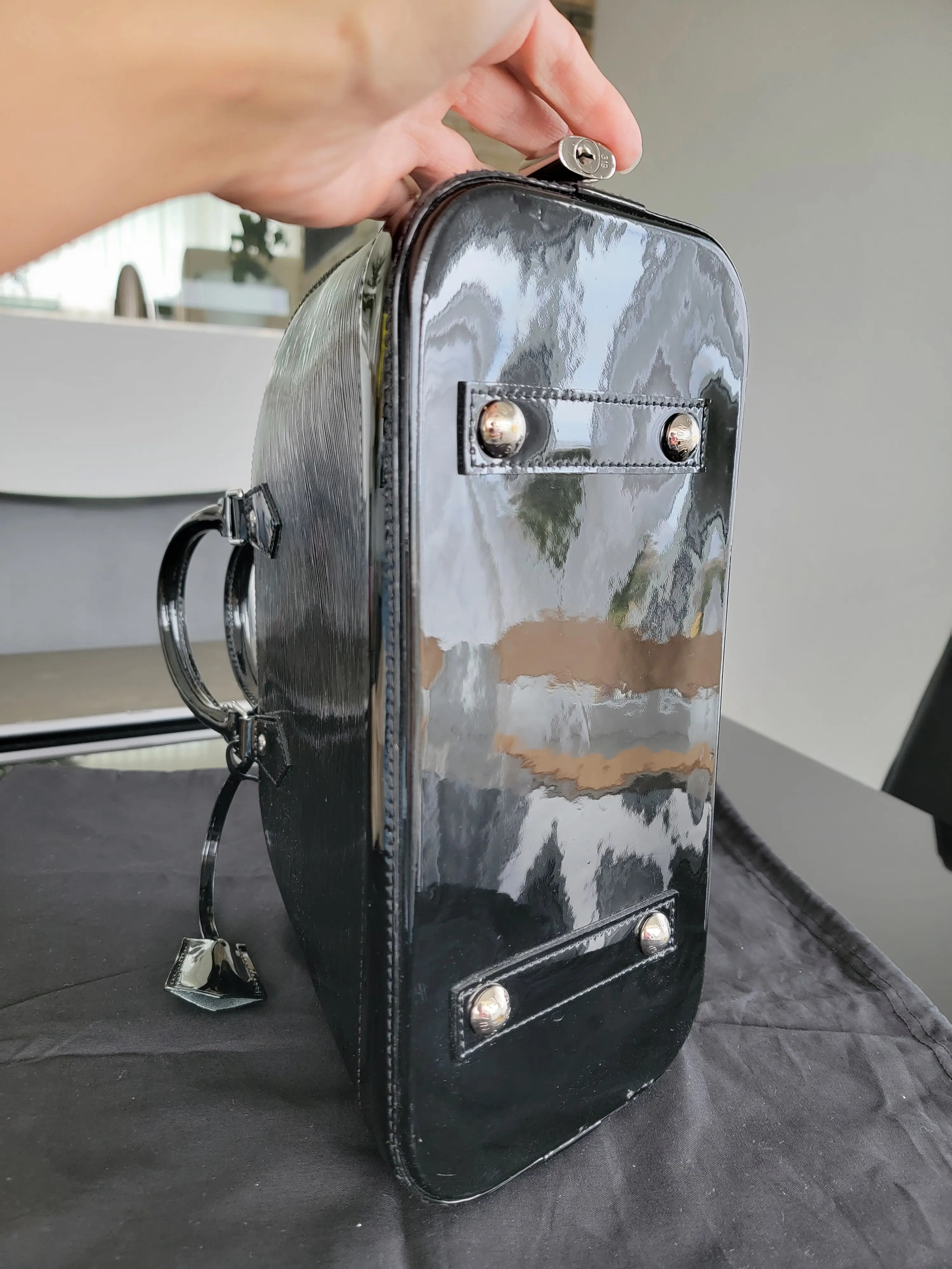 Louis Vuitton Alma PM Epi Vernis | LOOP-Marktplatz